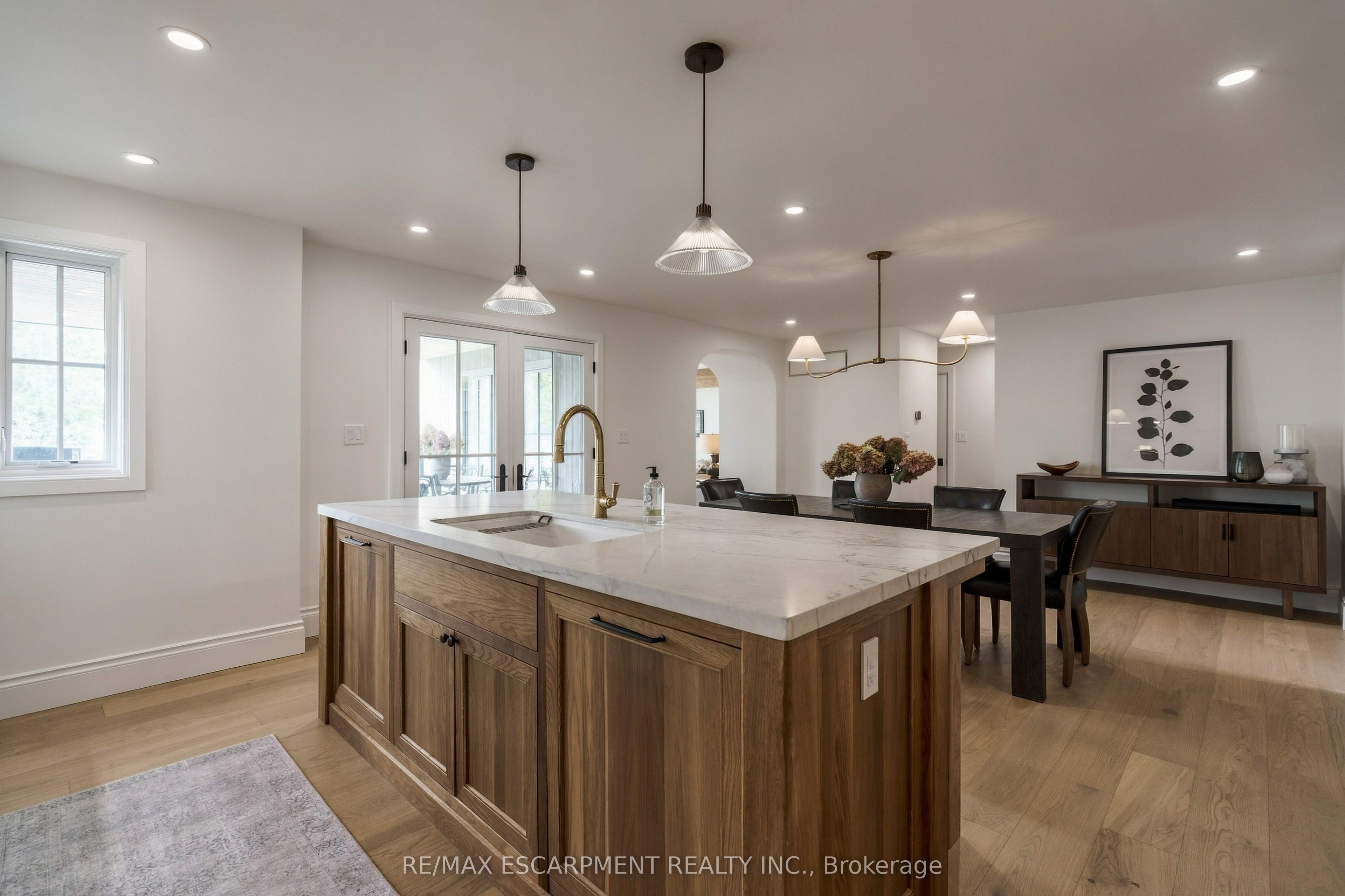 890 Forest Glen Avenue Property Photo 13