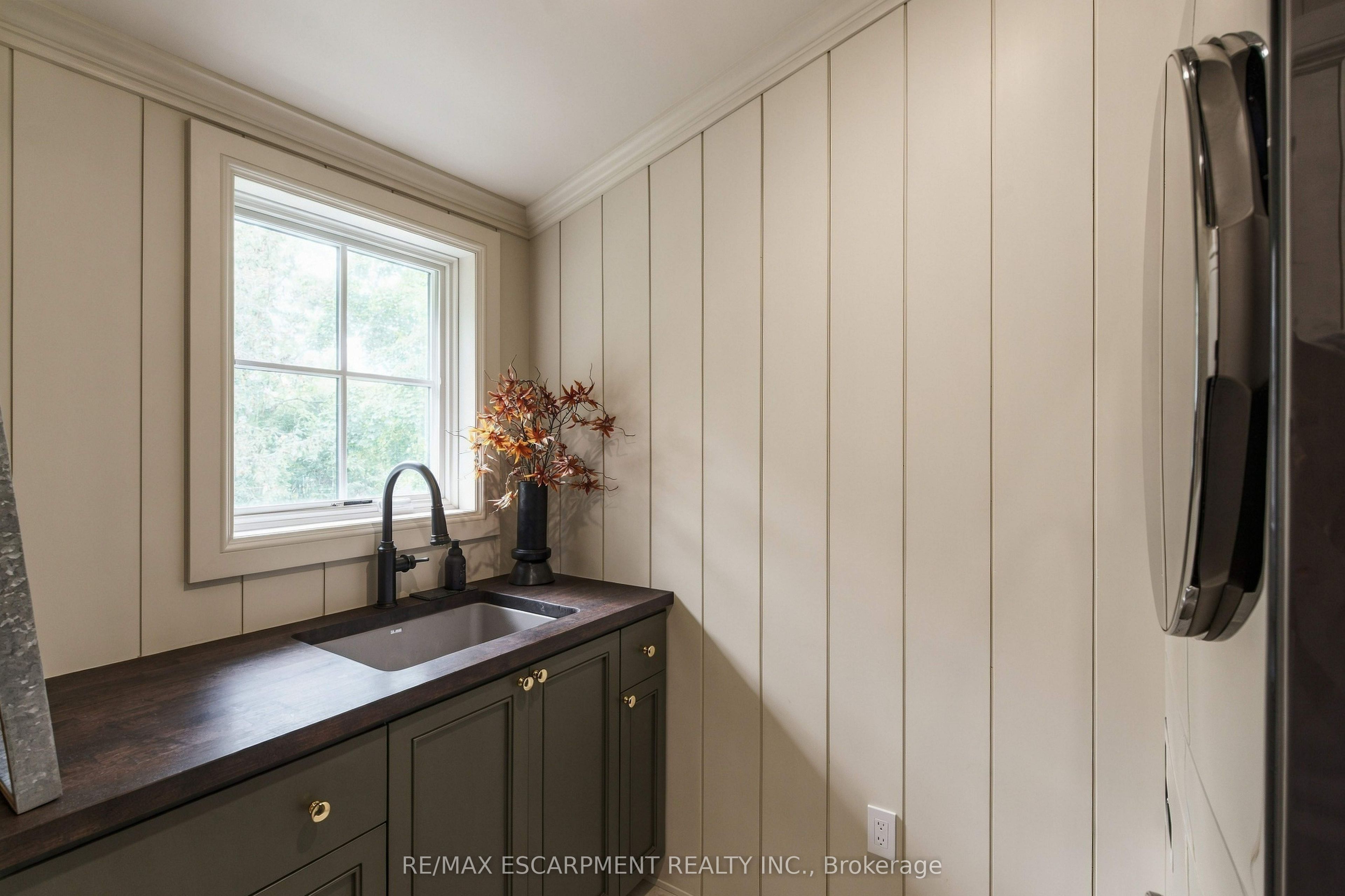 890 Forest Glen Avenue Property Photo 37