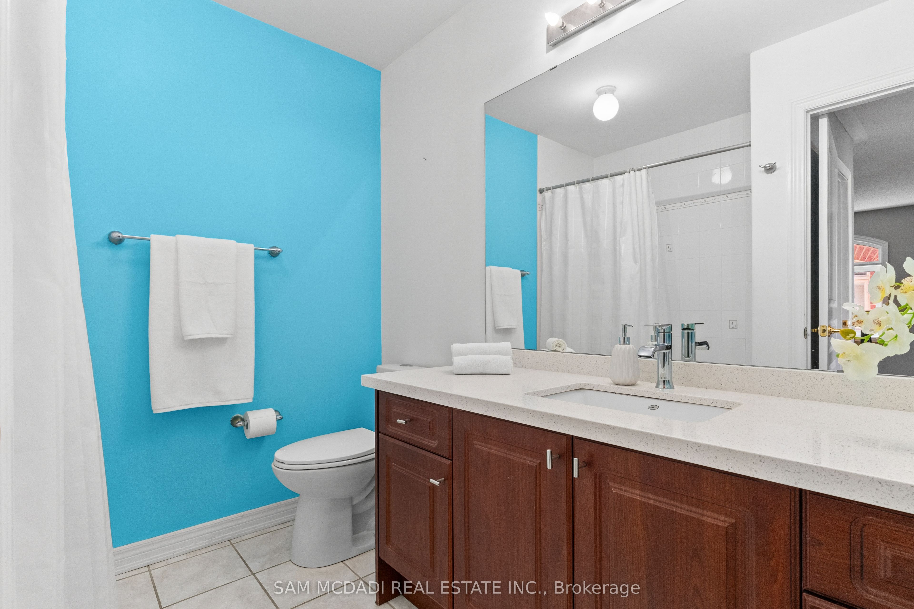 195 Holmes Crescent Property Photo 21