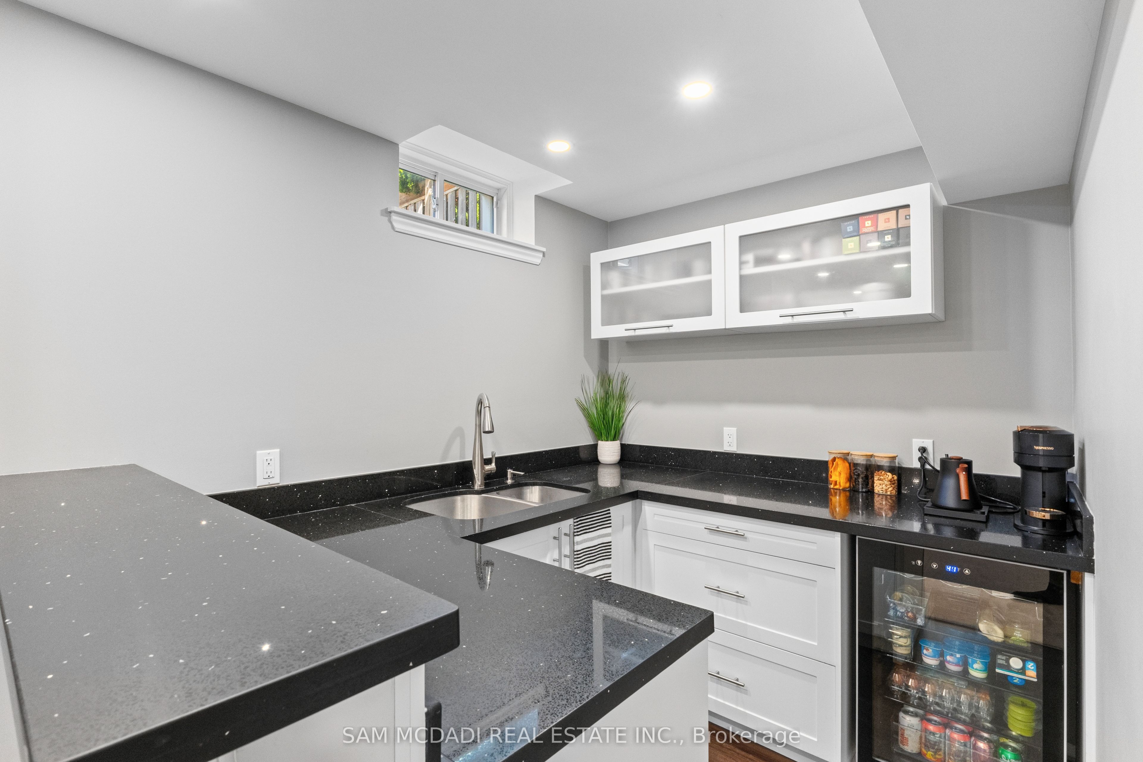 195 Holmes Crescent Property Photo 28