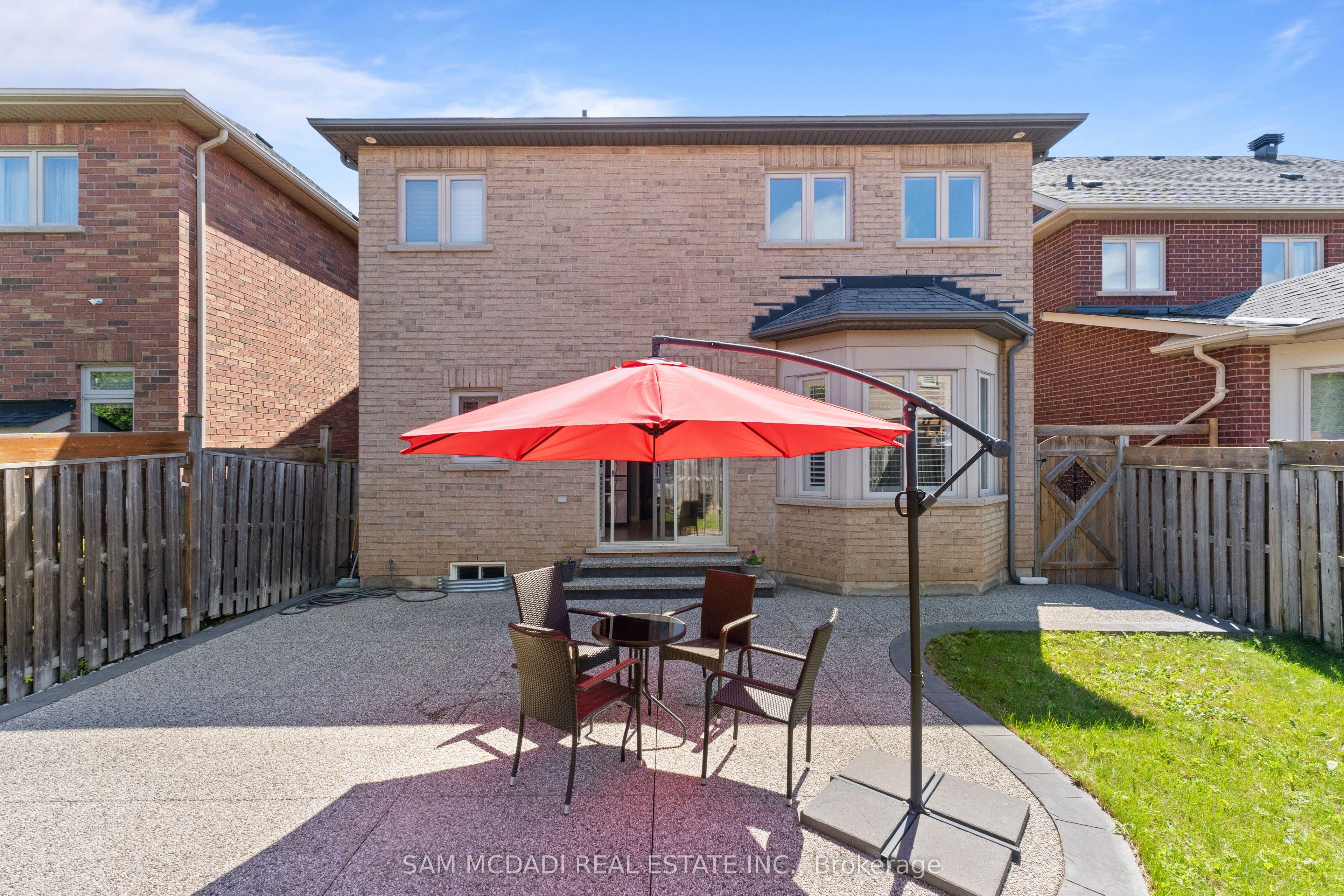 195 Holmes Crescent Property Photo 32