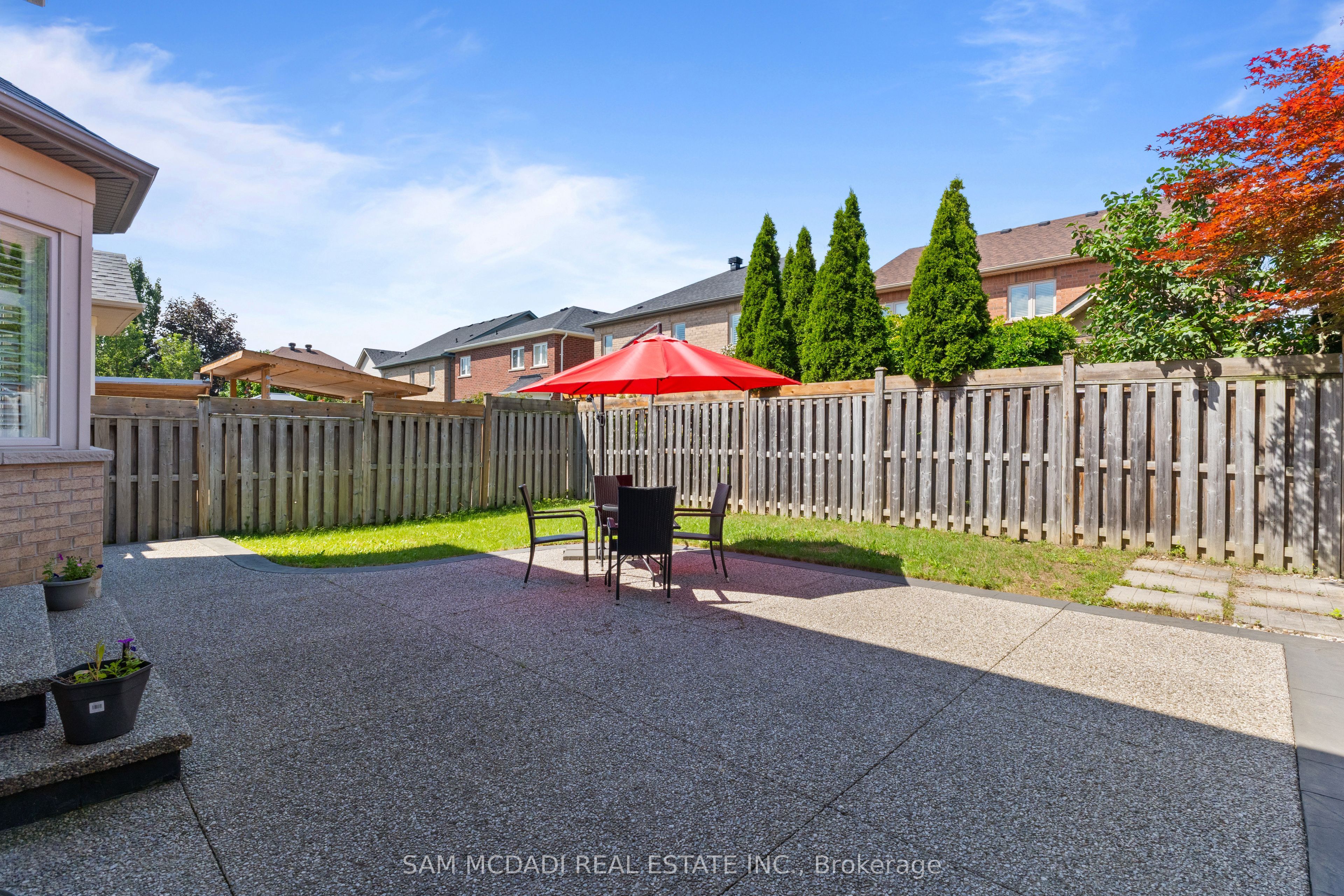 195 Holmes Crescent Property Photo 34