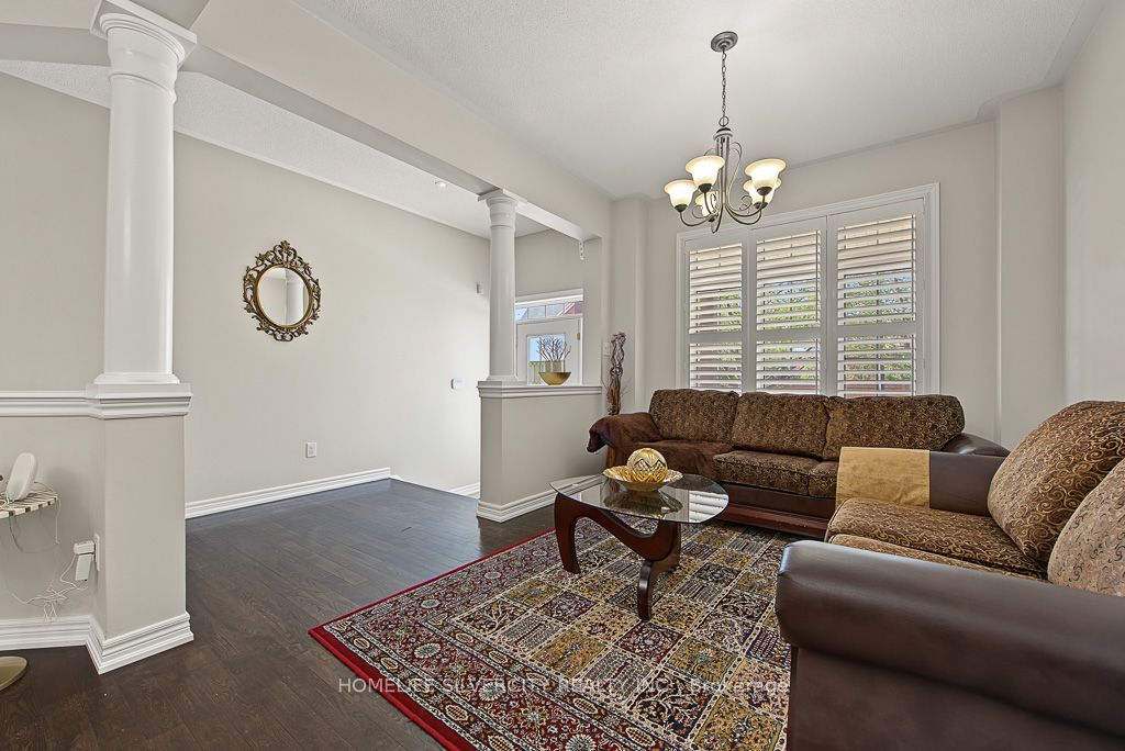 483 Hinchey Crescent Property Photo 6