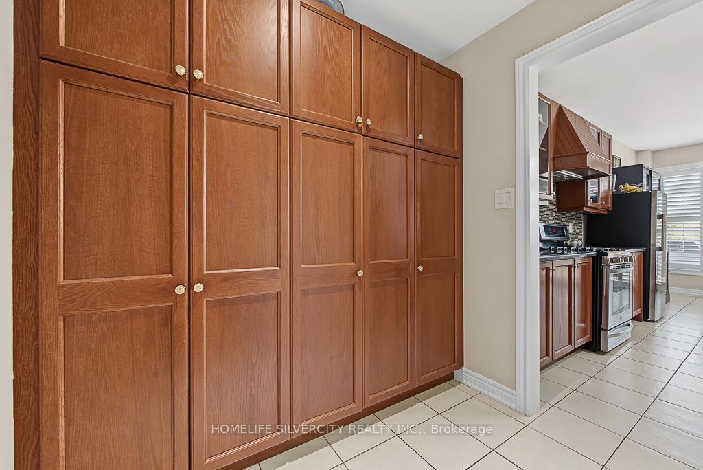 483 Hinchey Crescent Property Photo 10