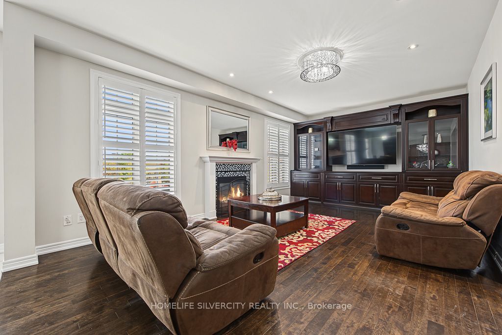483 Hinchey Crescent Property Photo 11