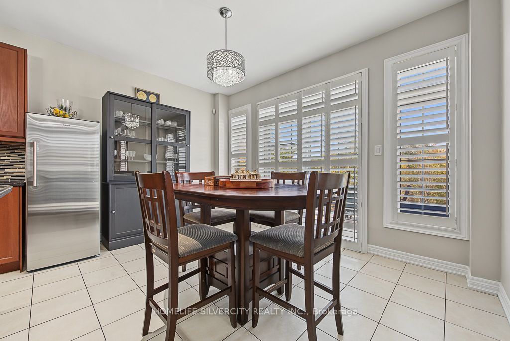 483 Hinchey Crescent Property Photo 15