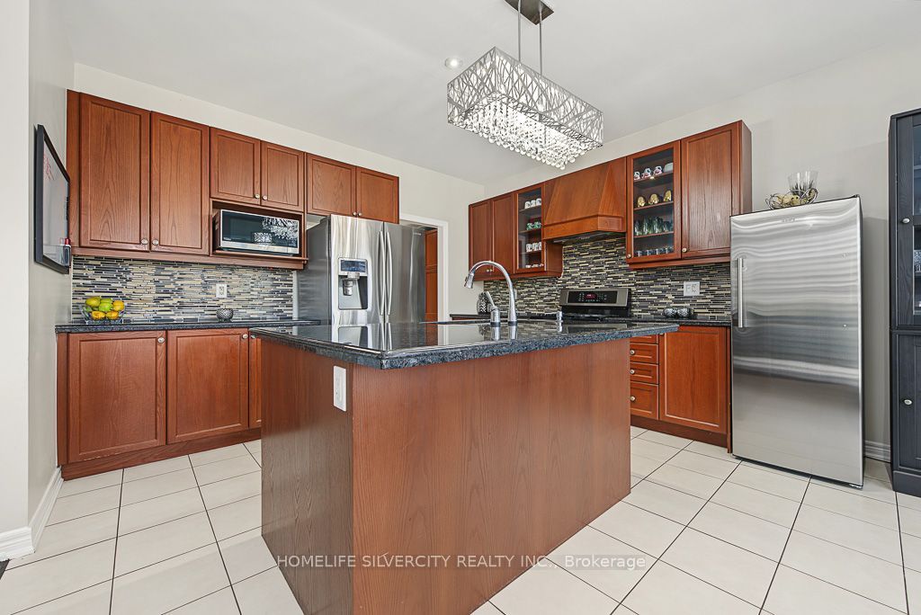 483 Hinchey Crescent Property Photo 18