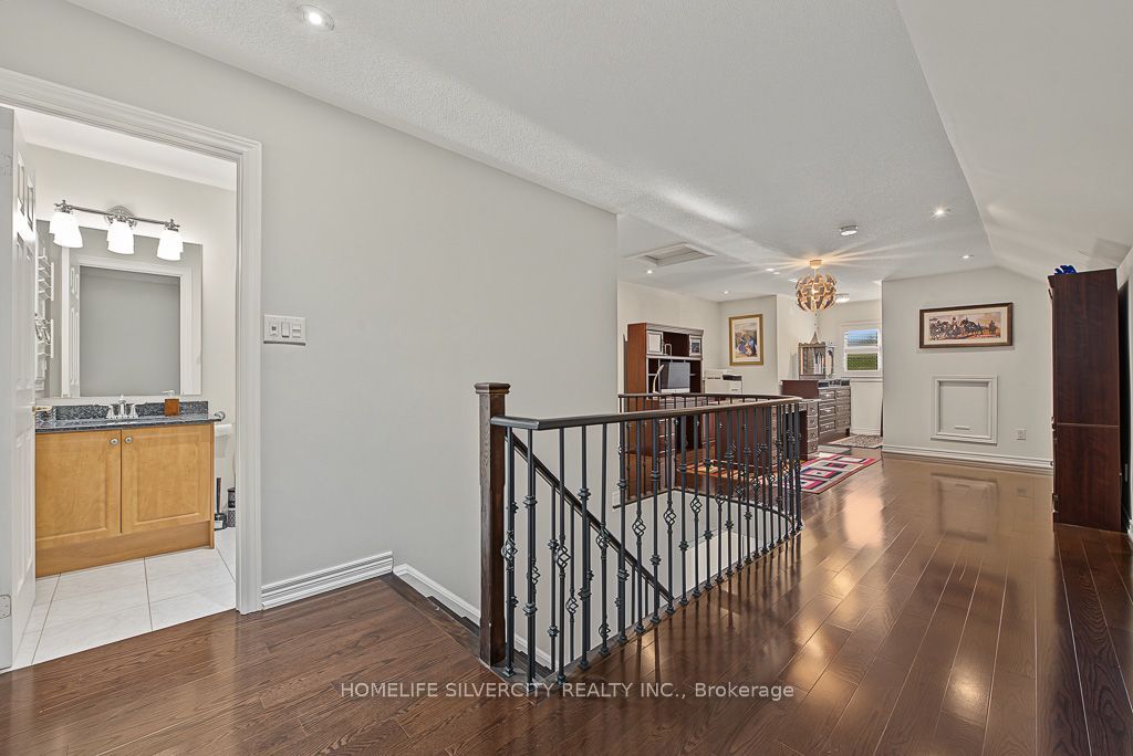 483 Hinchey Crescent Property Photo 22