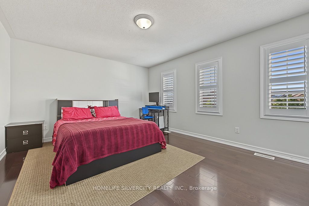 483 Hinchey Crescent Property Photo 32