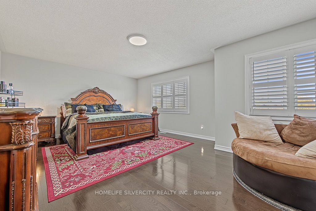 483 Hinchey Crescent Property Photo 34