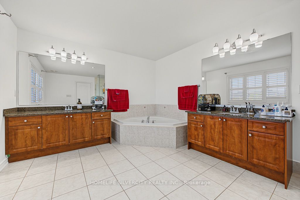 483 Hinchey Crescent Property Photo 36
