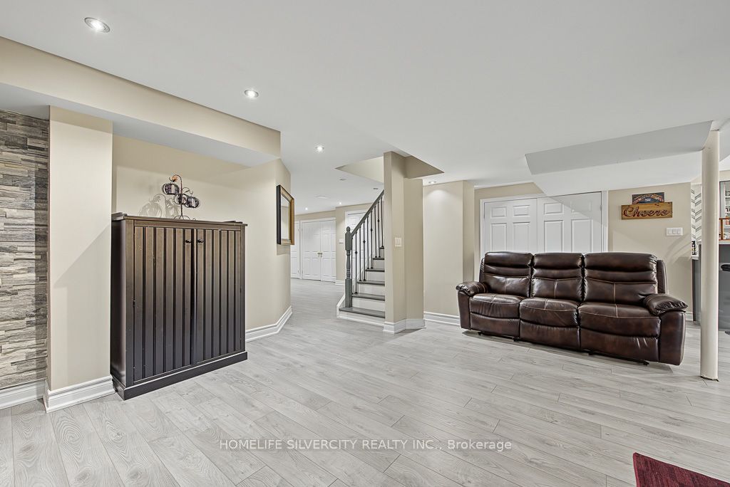 483 Hinchey Crescent Property Photo 46