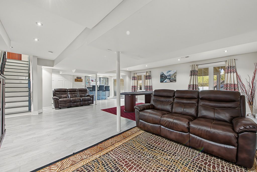 483 Hinchey Crescent Property Photo 47