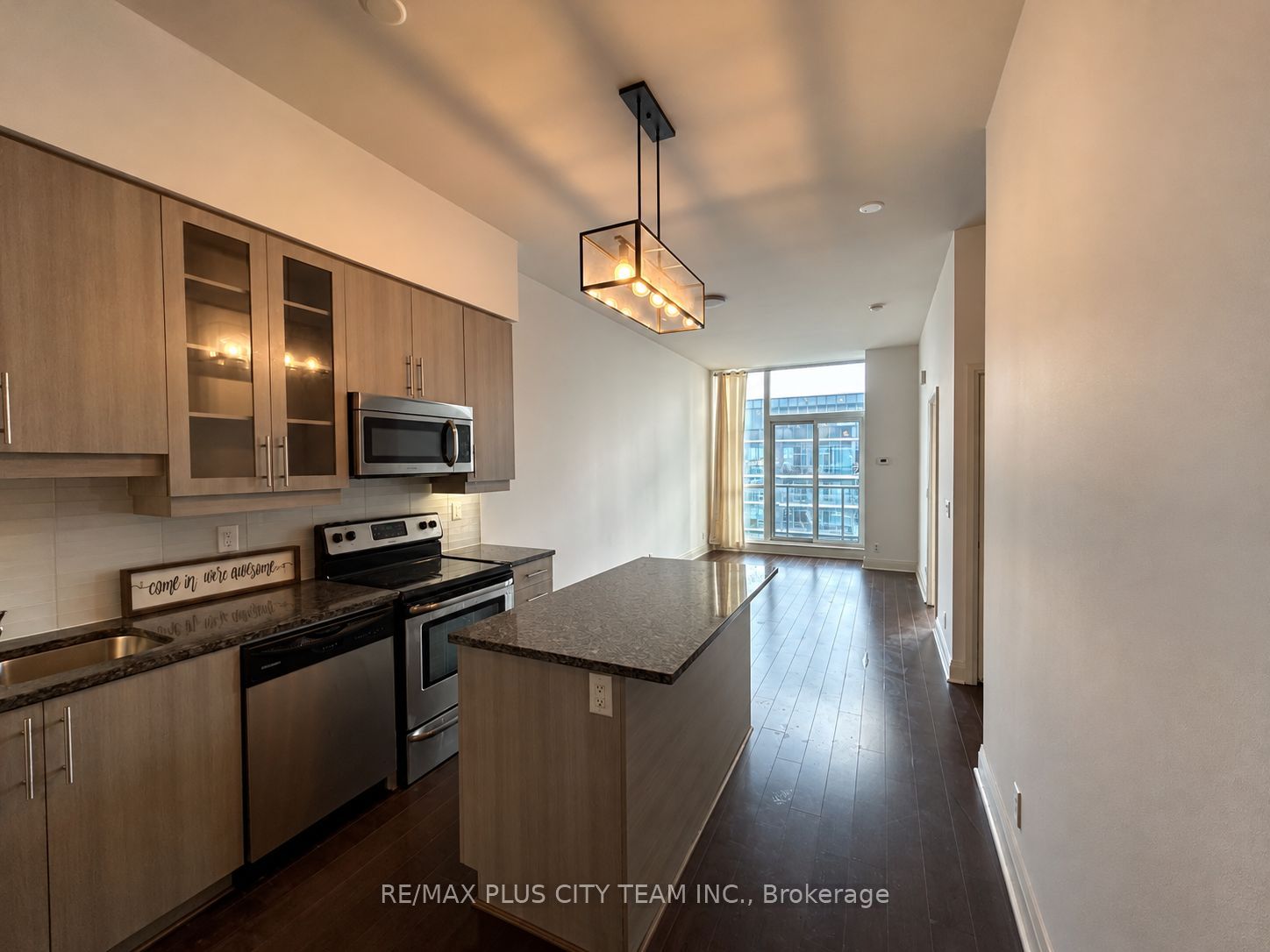 1185 The Queensway 1211 Property Photo 3