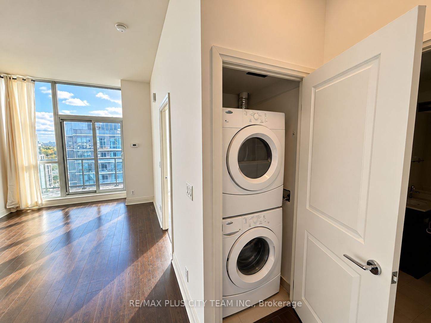 1185 The Queensway 1211 Property Photo 6