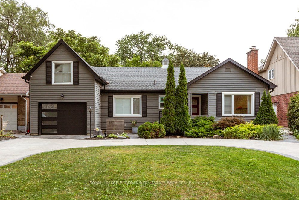 977 Long Drive Property Photo 1