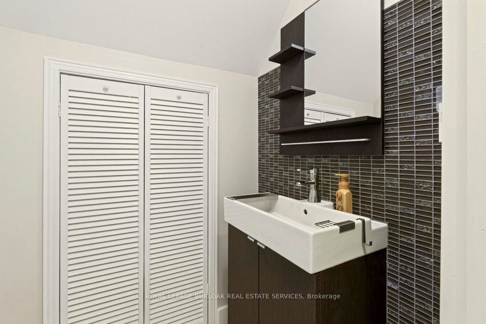 977 Long Drive Property Photo 18