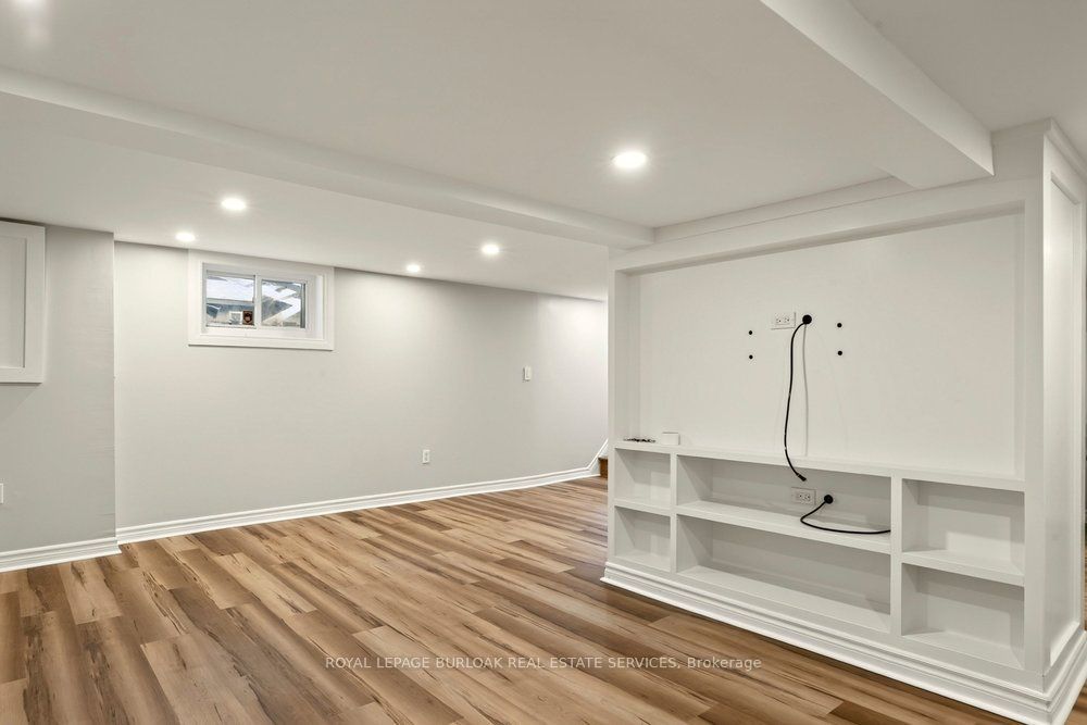 977 Long Drive Property Photo 23