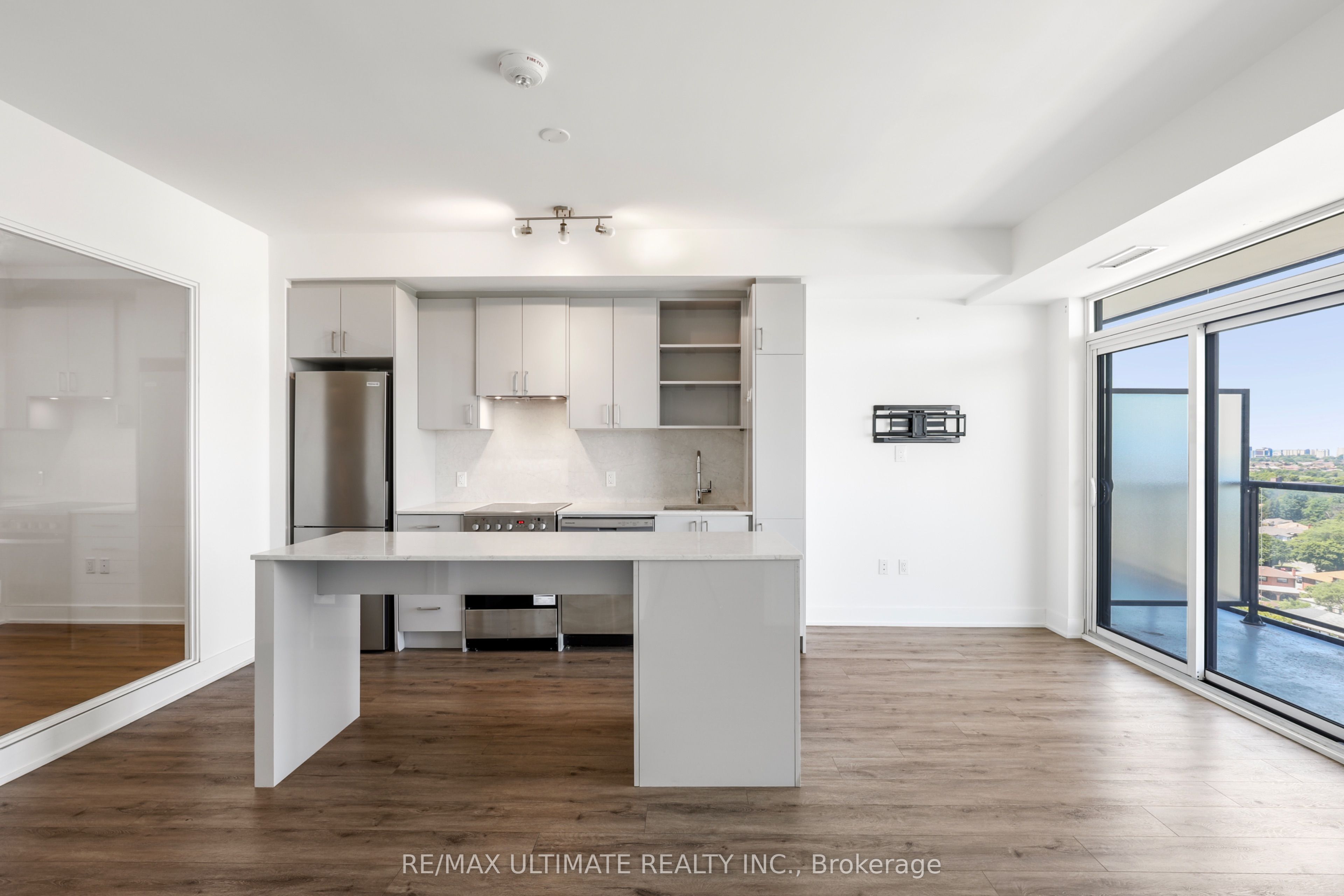 50 George Butchart Drive 906 Property Photo 6