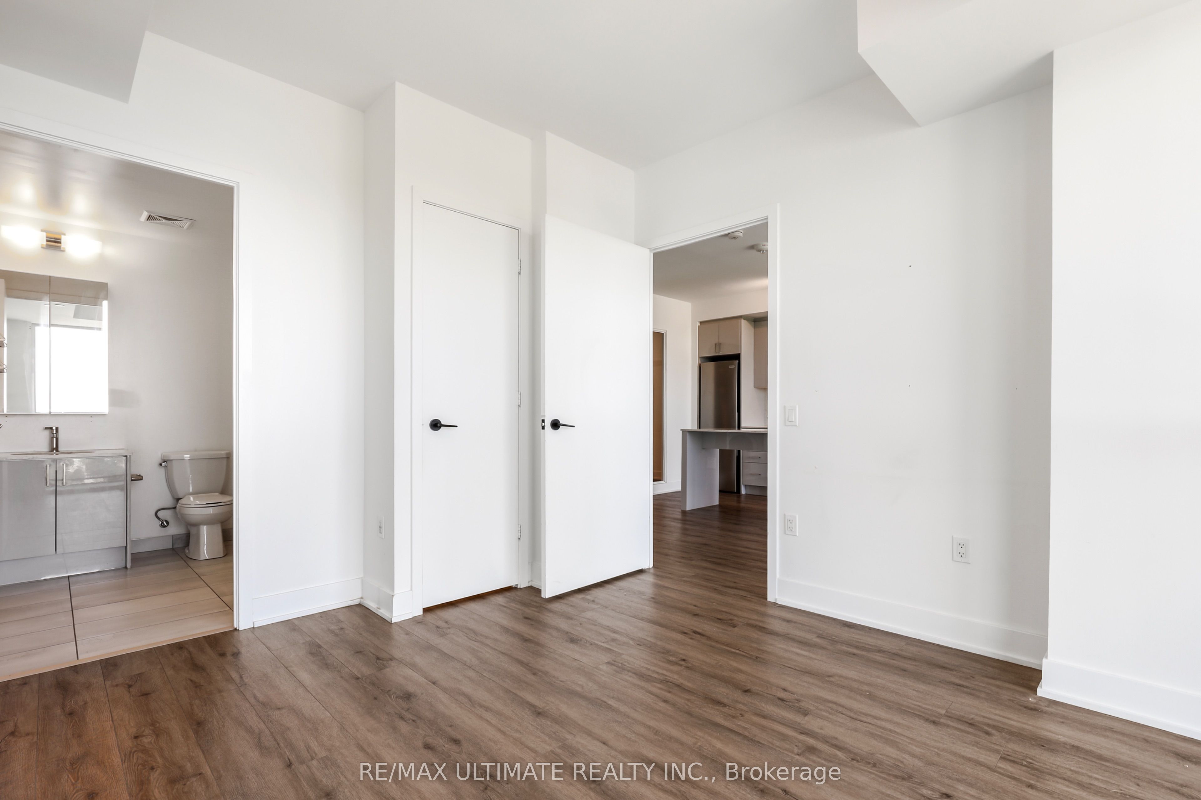 50 George Butchart Drive 906 Property Photo 14