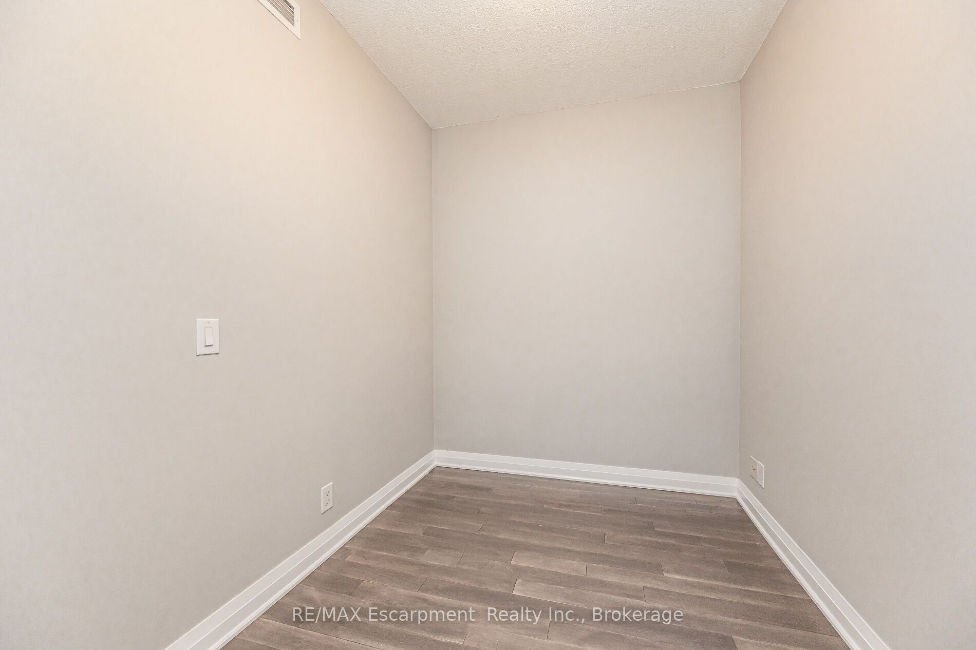 1055 Southdown Road # 209 Property Photo 5