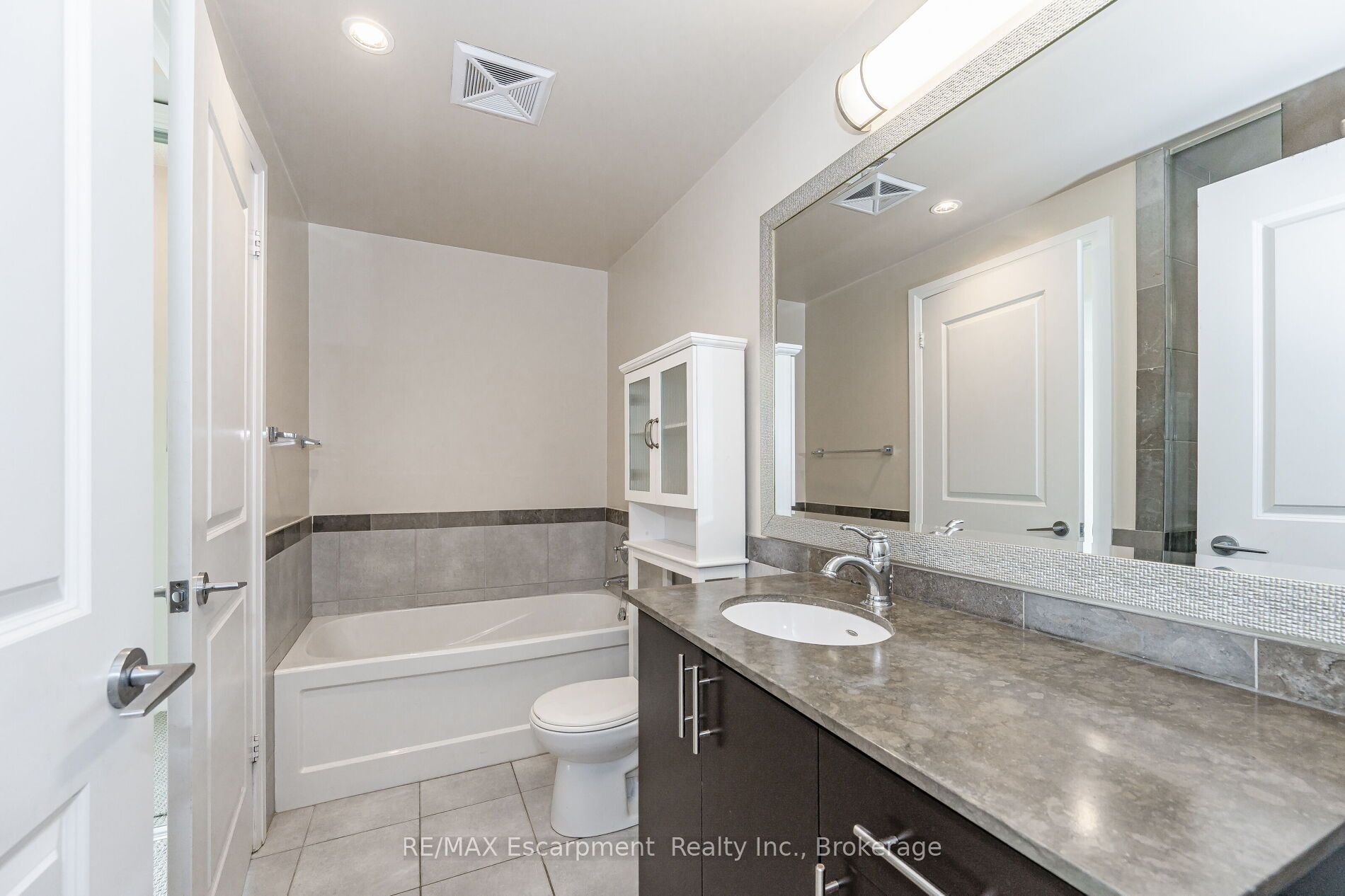 1055 Southdown Road # 209 Property Photo 9
