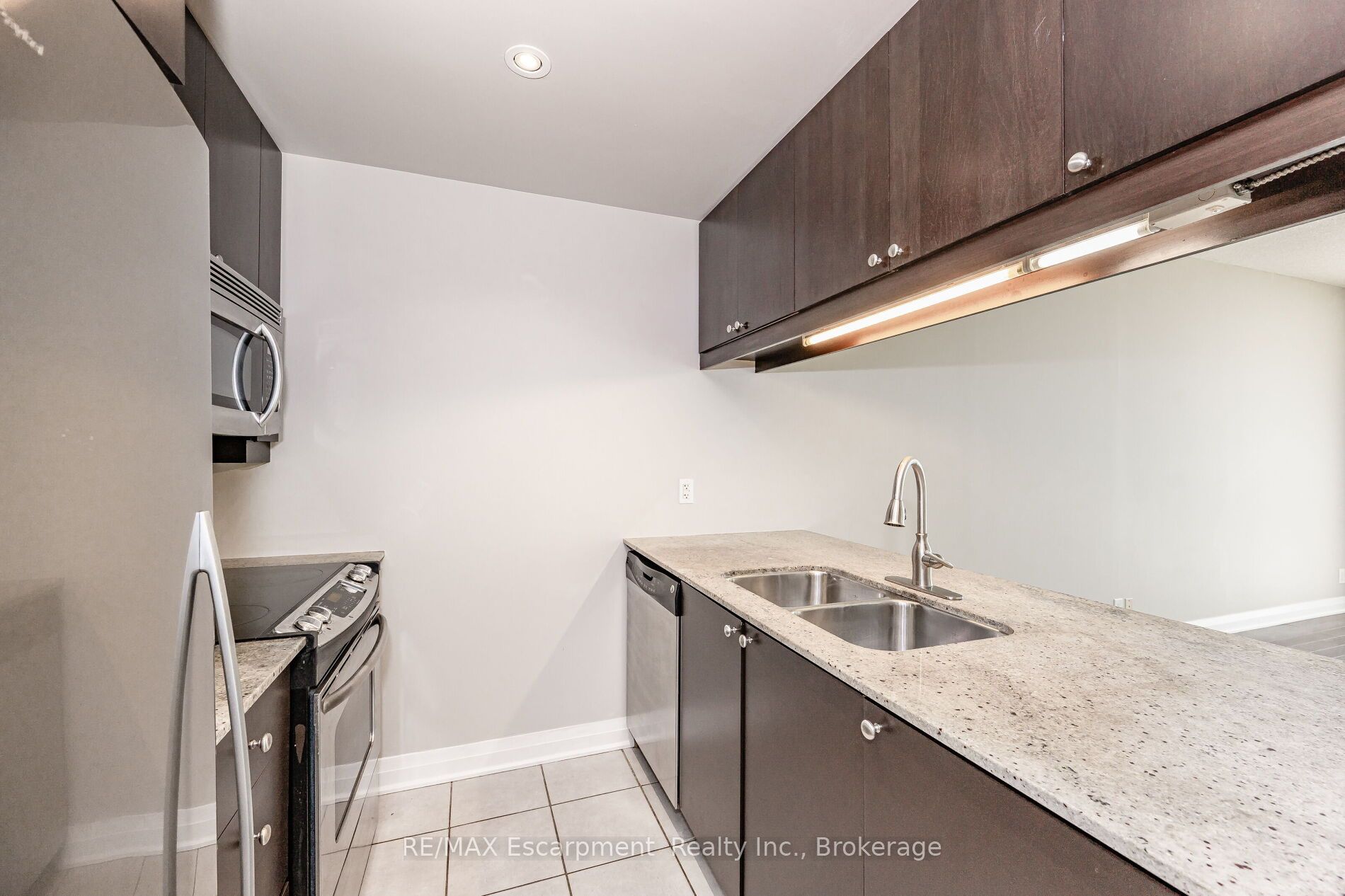1055 Southdown Road # 209 Property Photo 11