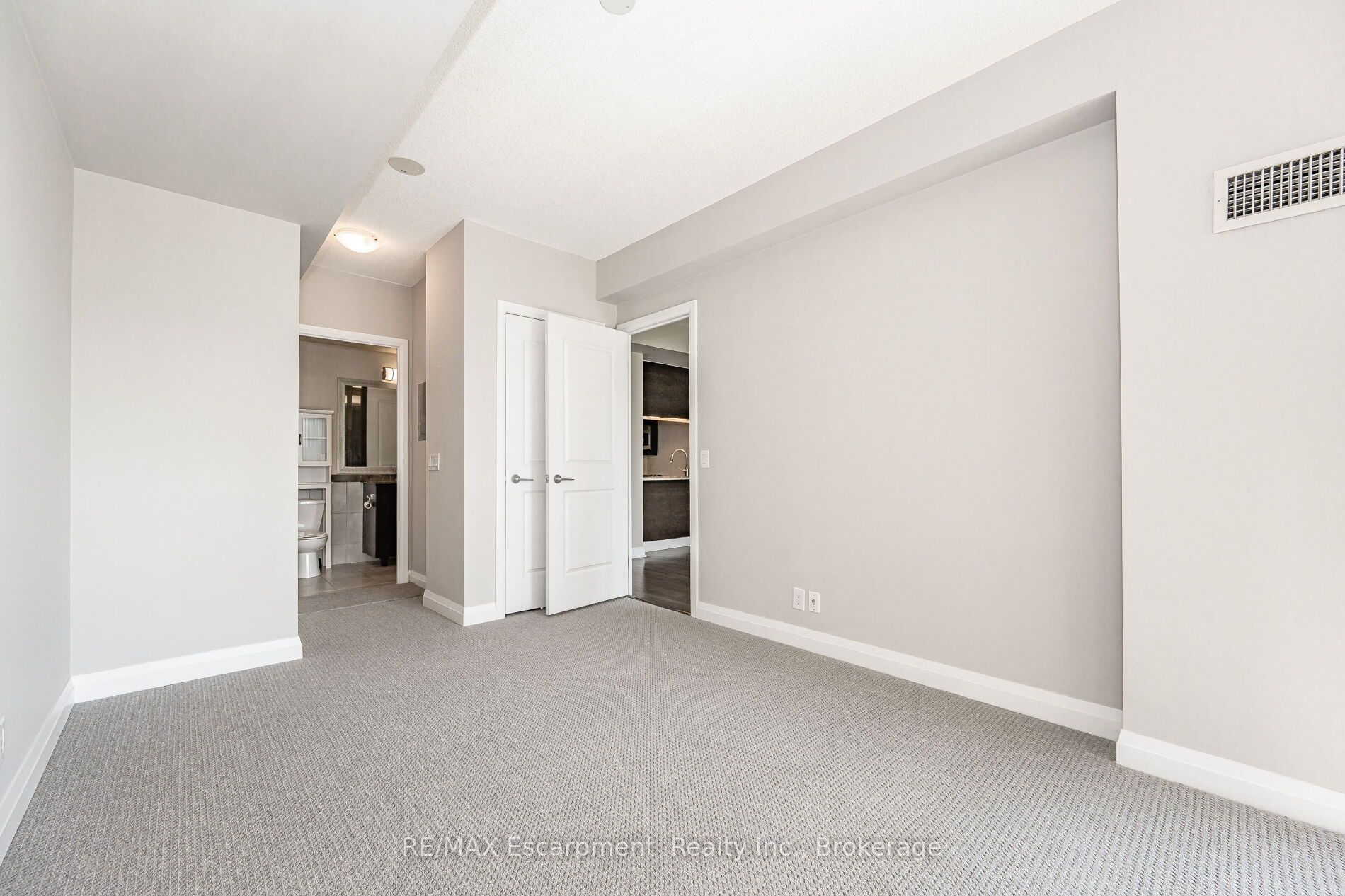 1055 Southdown Road # 209 Property Photo 21