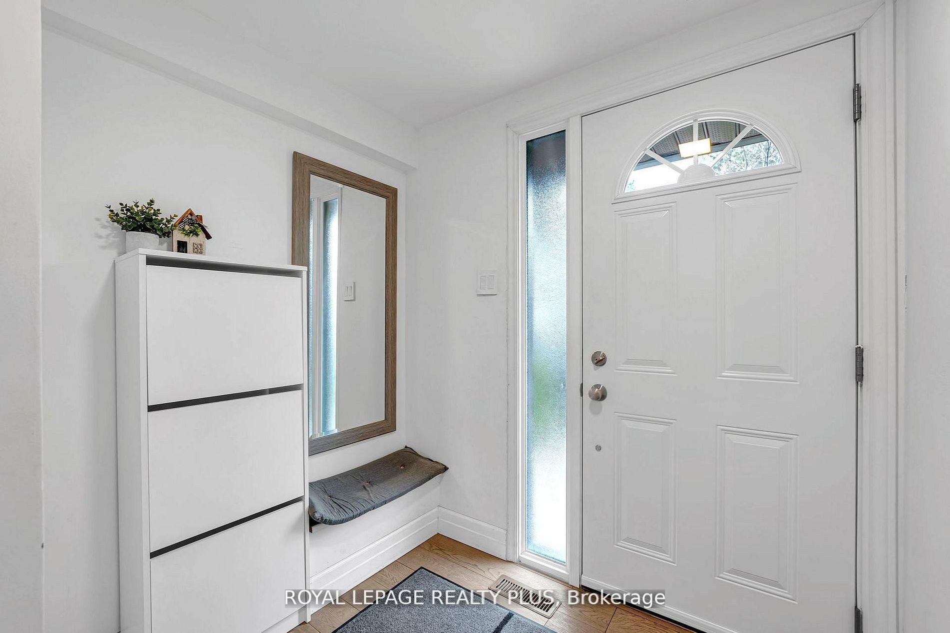 1755 Rathburn Road E 20 Property Photo 4