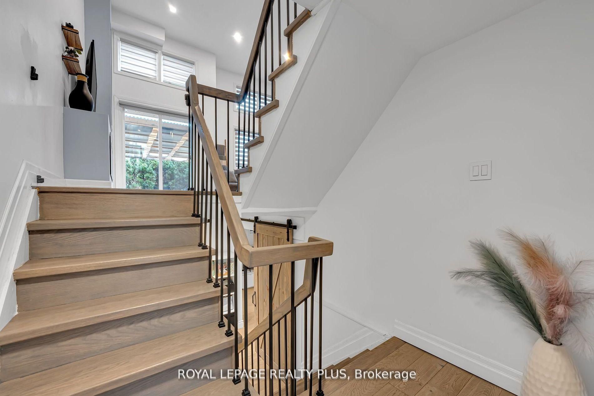1755 Rathburn Road E 20 Property Photo 9