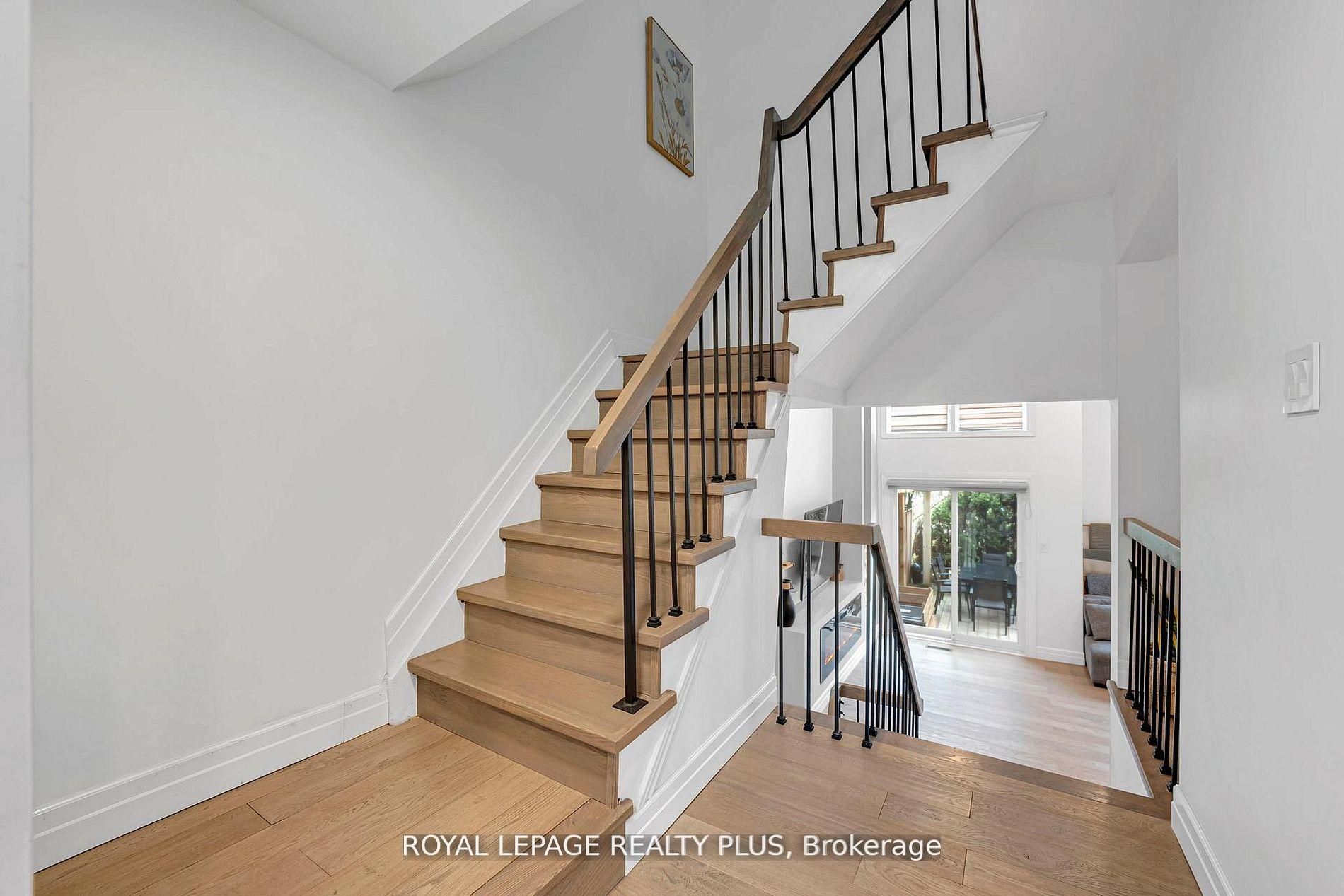 1755 Rathburn Road E 20 Property Photo 22