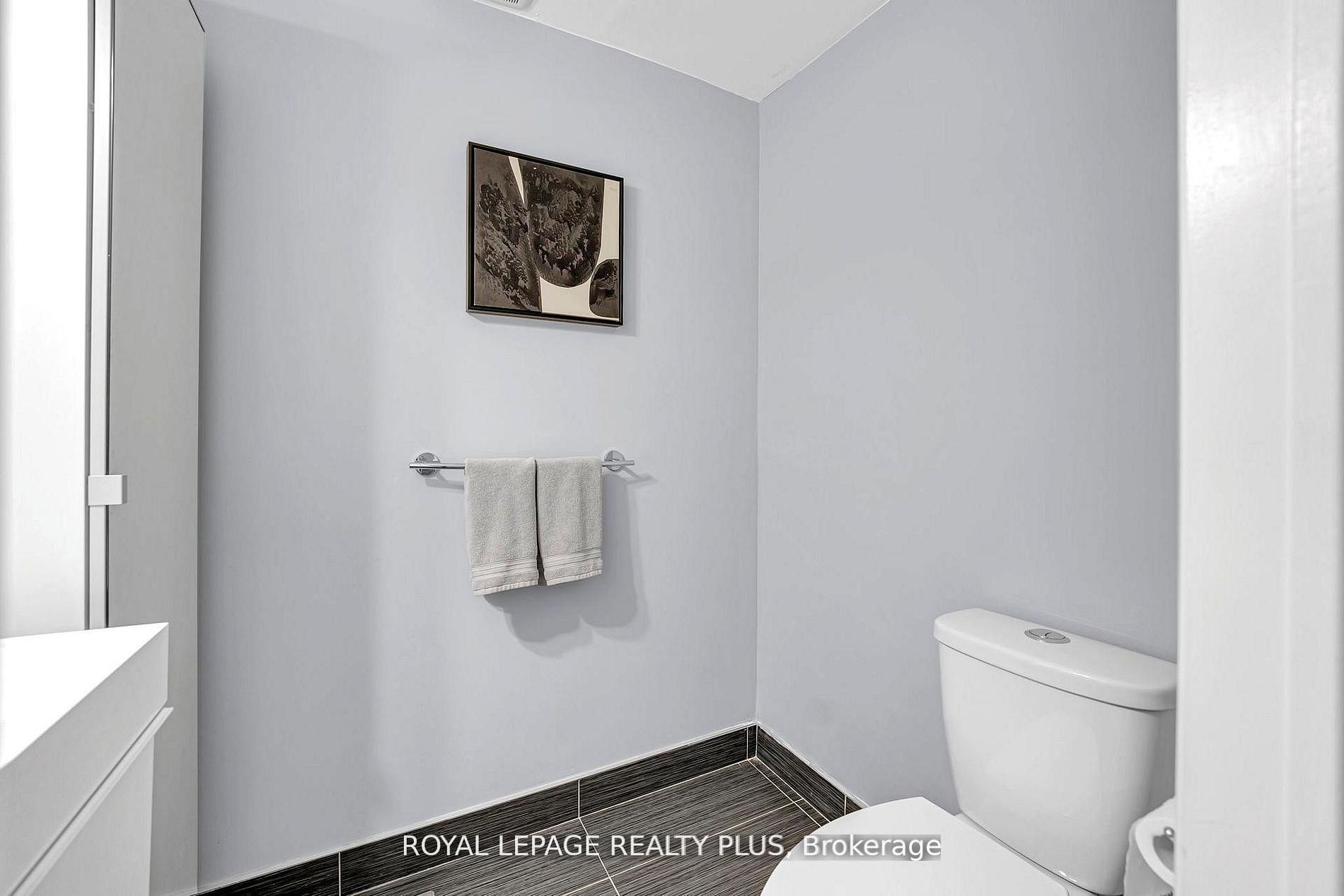 1755 Rathburn Road E 20 Property Photo 27