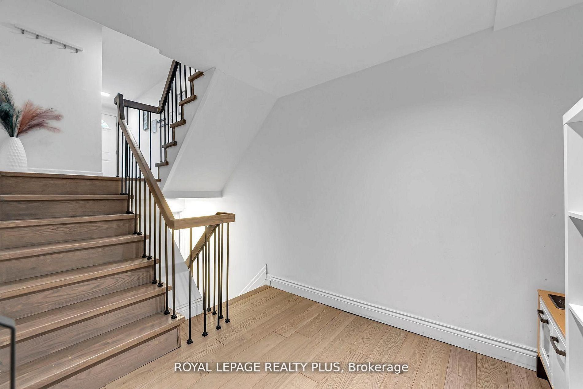 1755 Rathburn Road E 20 Property Photo 42
