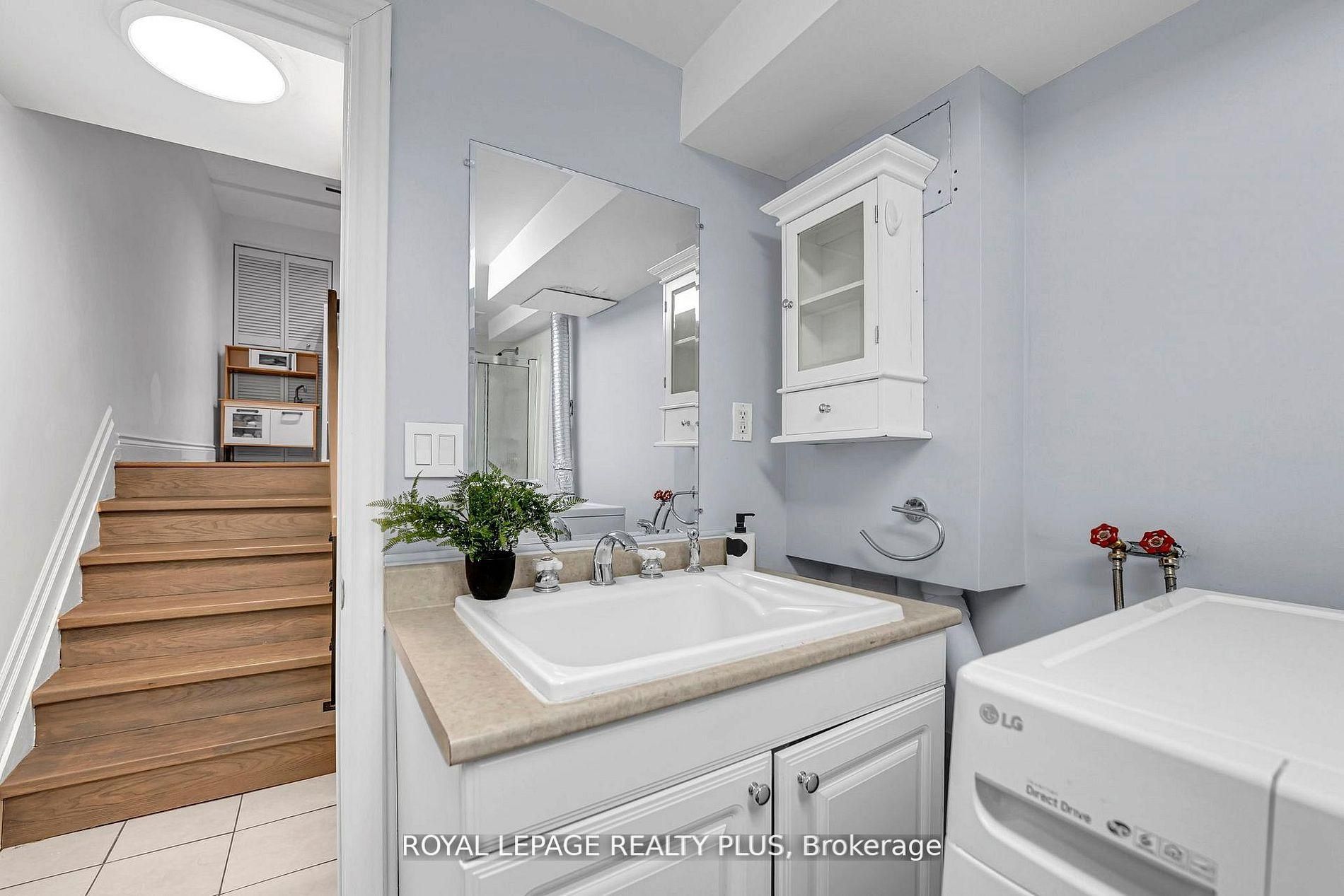 1755 Rathburn Road E 20 Property Photo 44