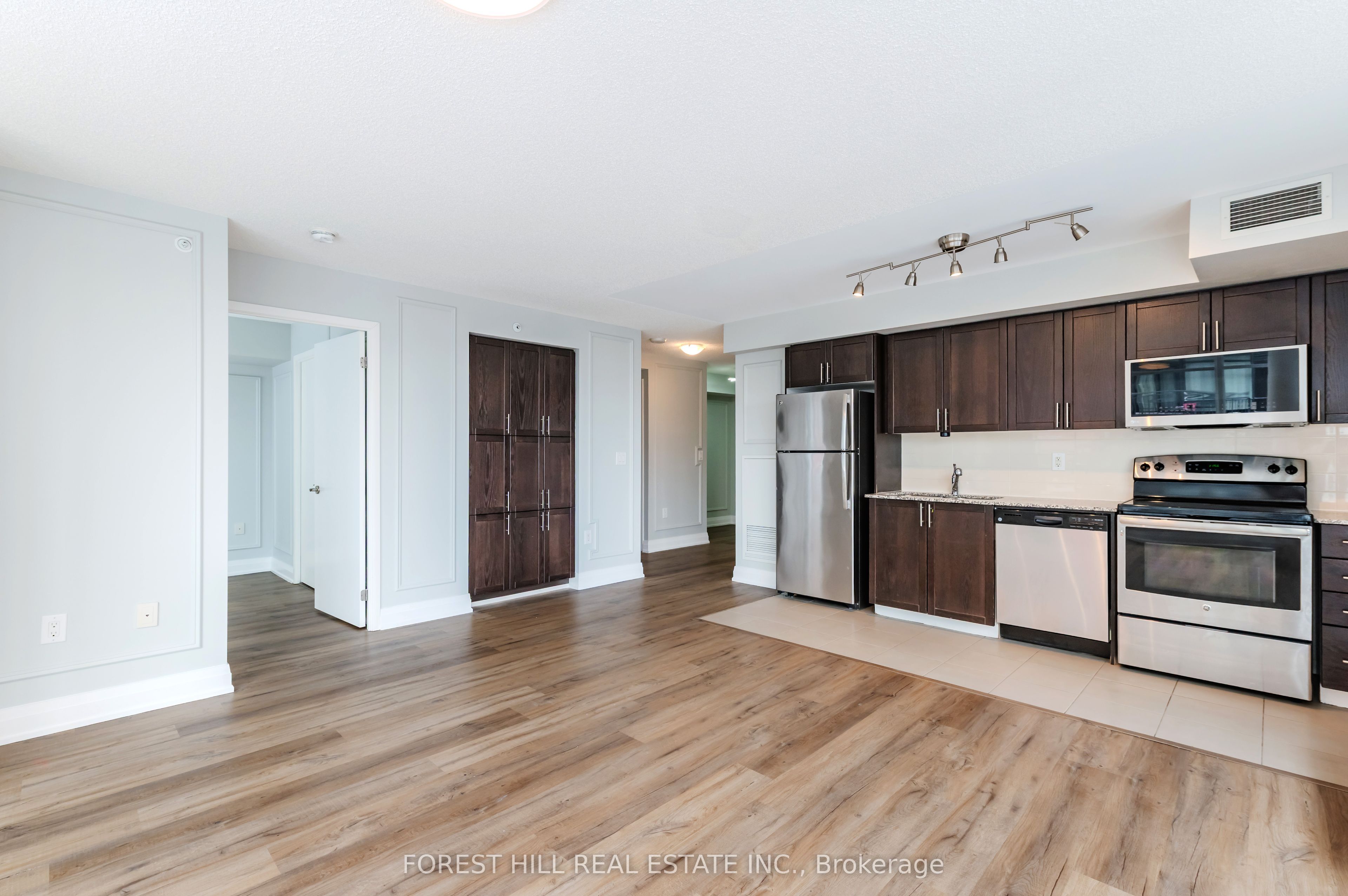830 Lawrence Avenue W 734 Property Photo 6