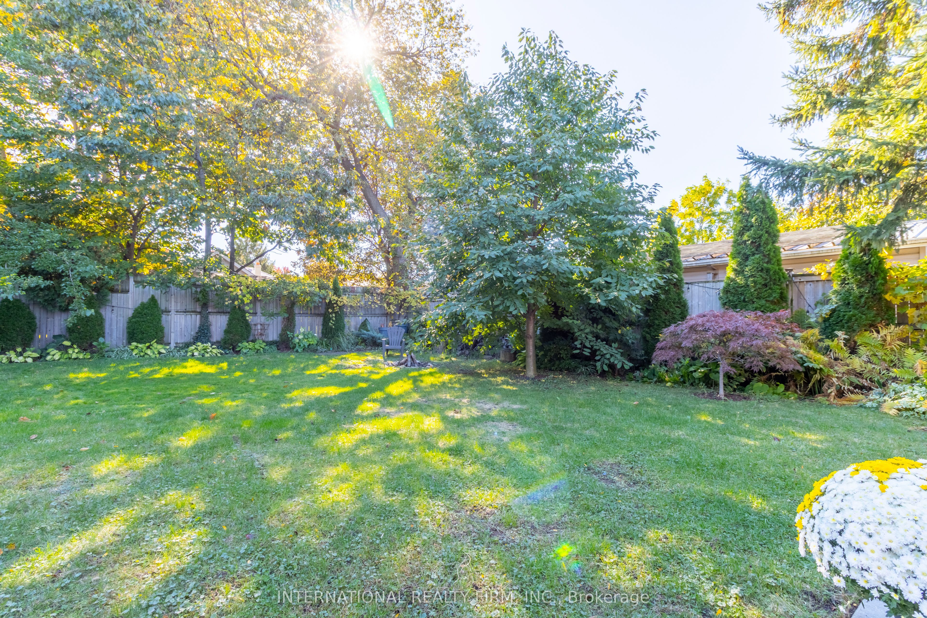 582 South Service Road Property Photo 26