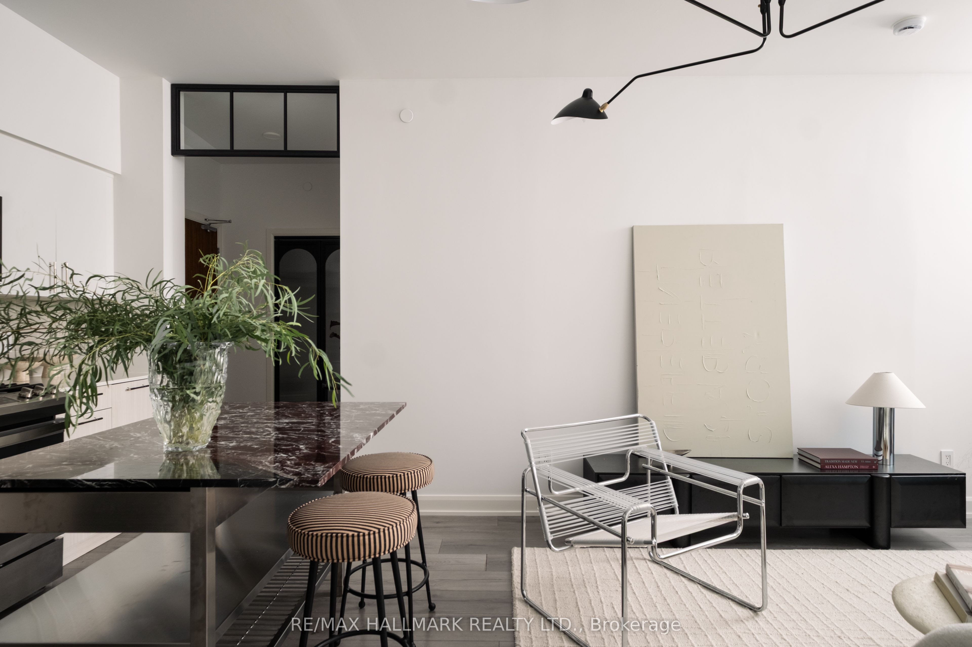 385 Osler Street N 406 Property Photo 1