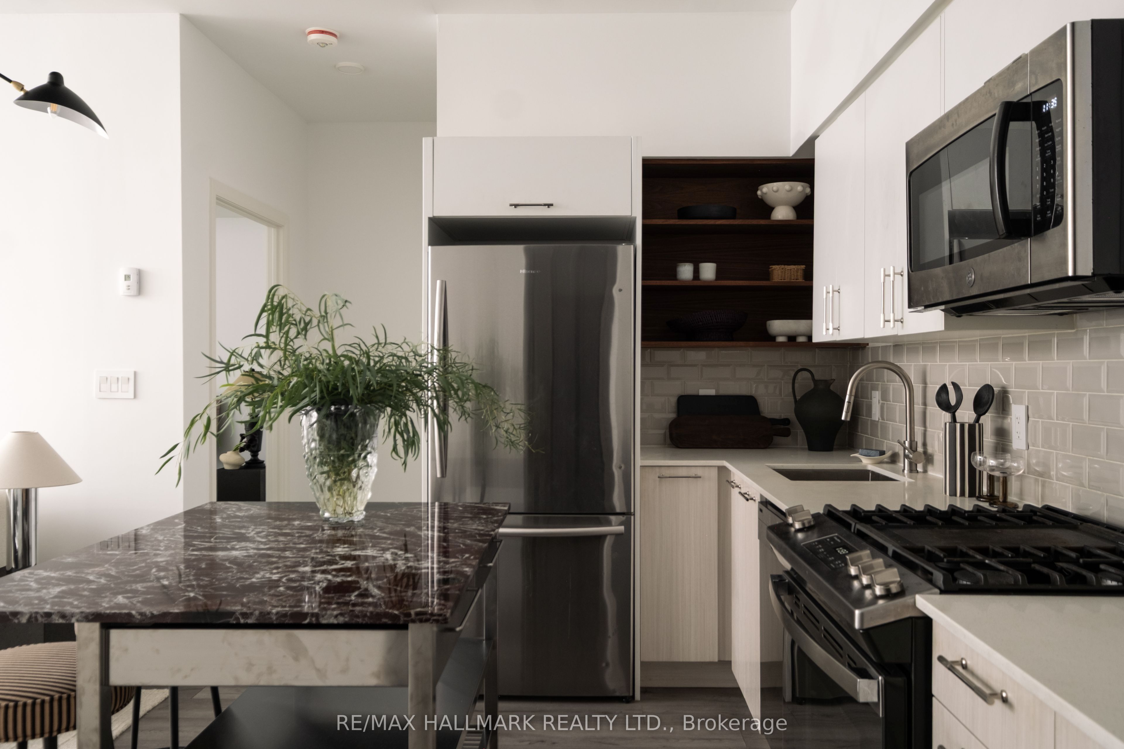 385 Osler Street N 406 Property Photo 2