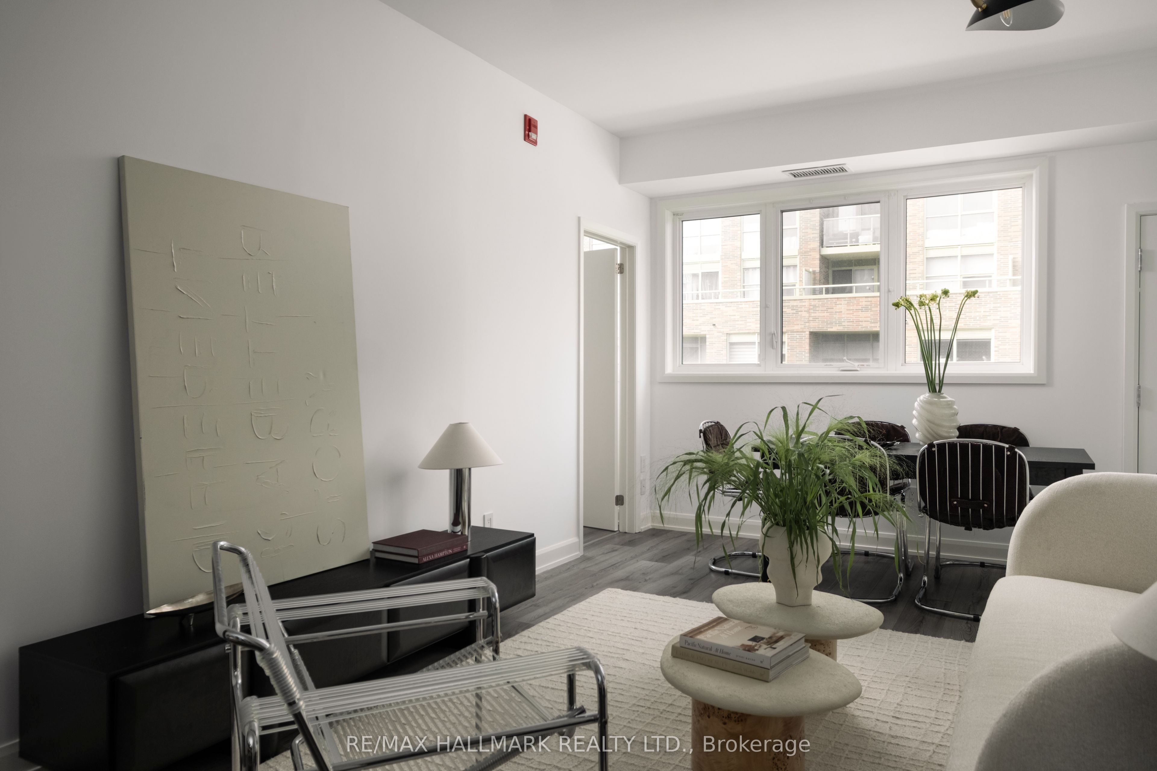385 Osler Street N 406 Property Photo 5