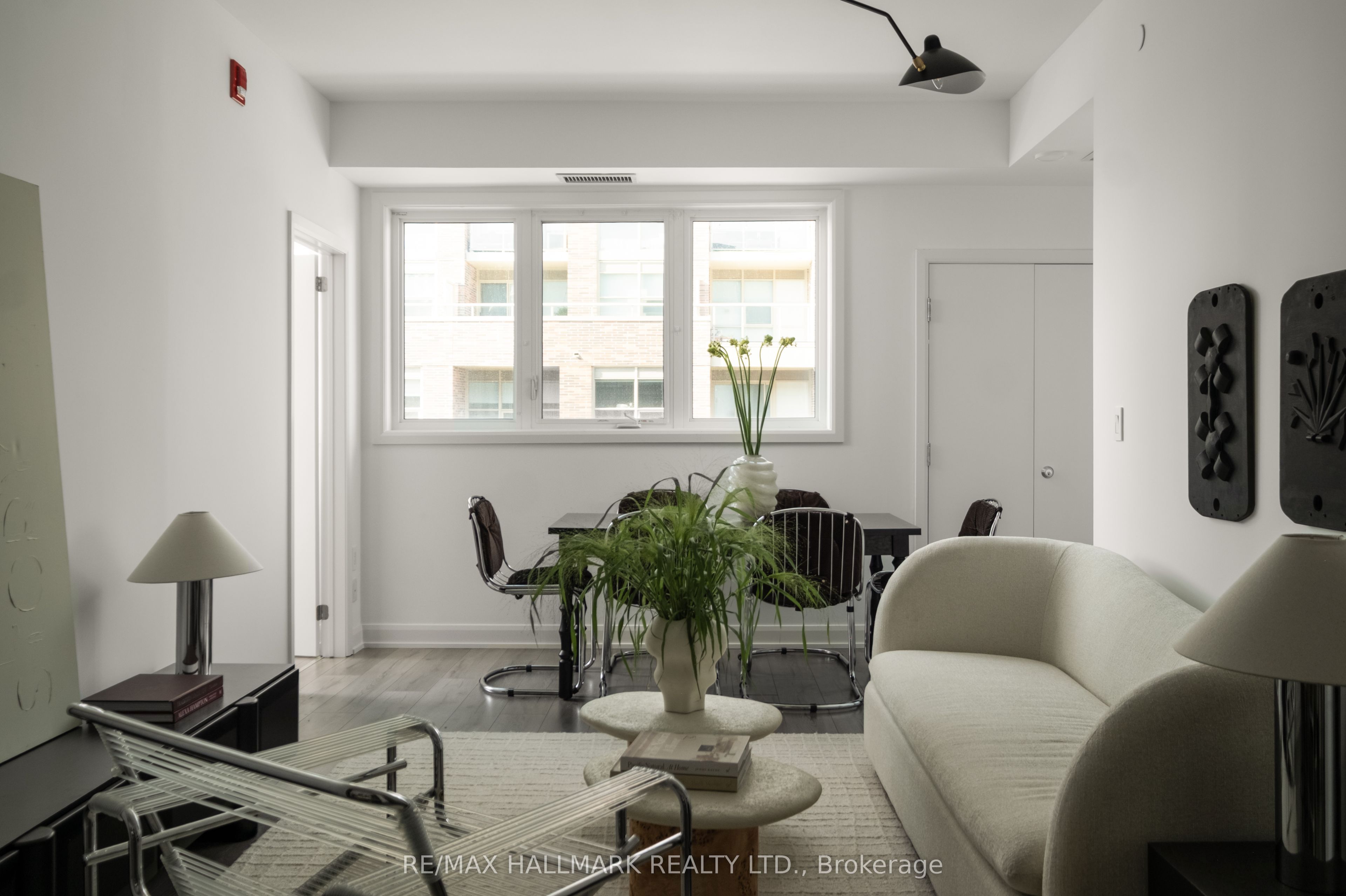 385 Osler Street N 406 Property Photo 6