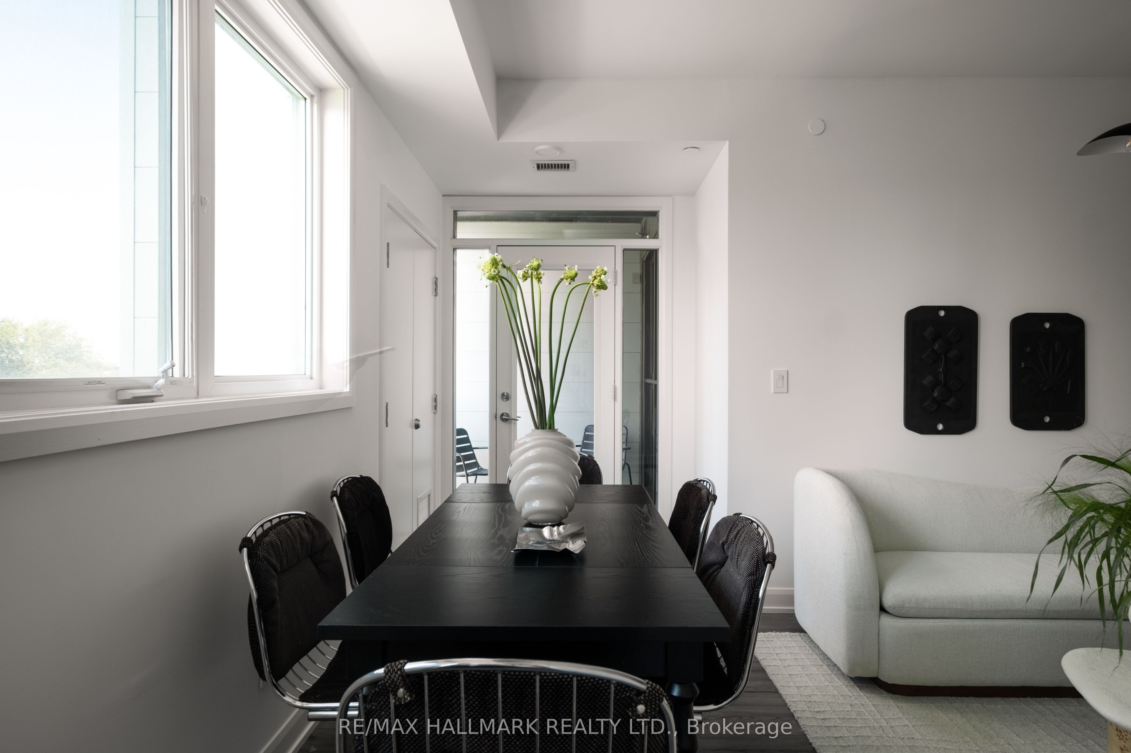 385 Osler Street N 406 Property Photo 8