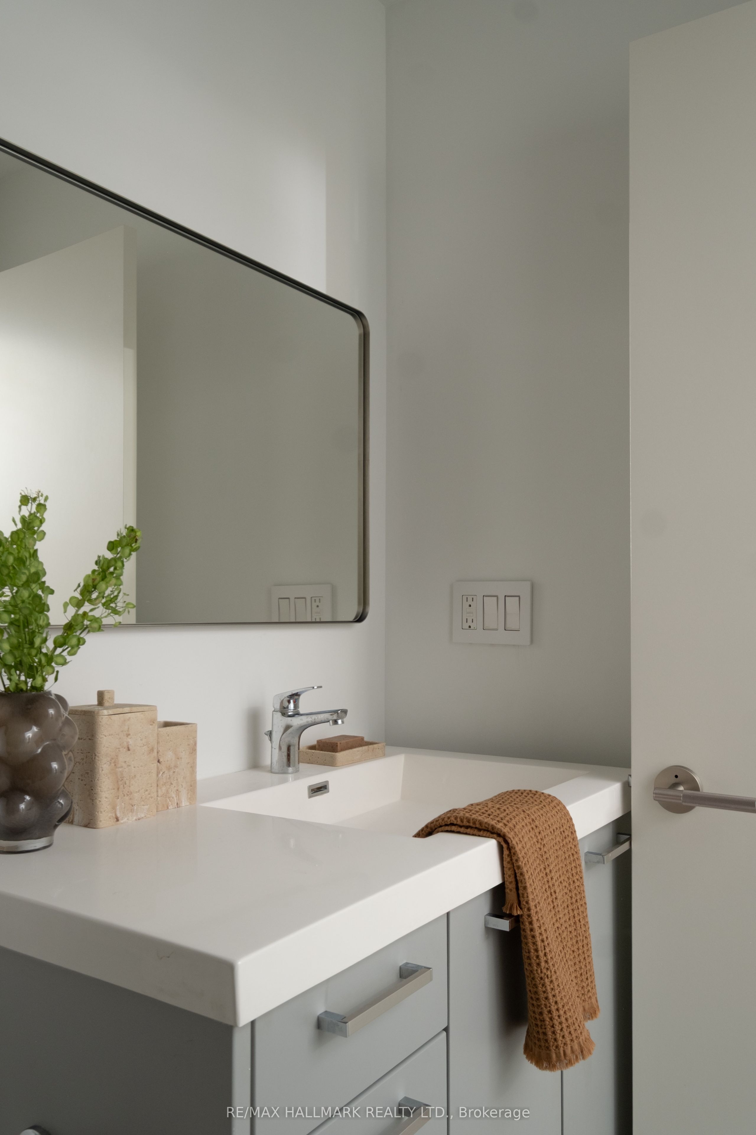 385 Osler Street N 406 Property Photo 25