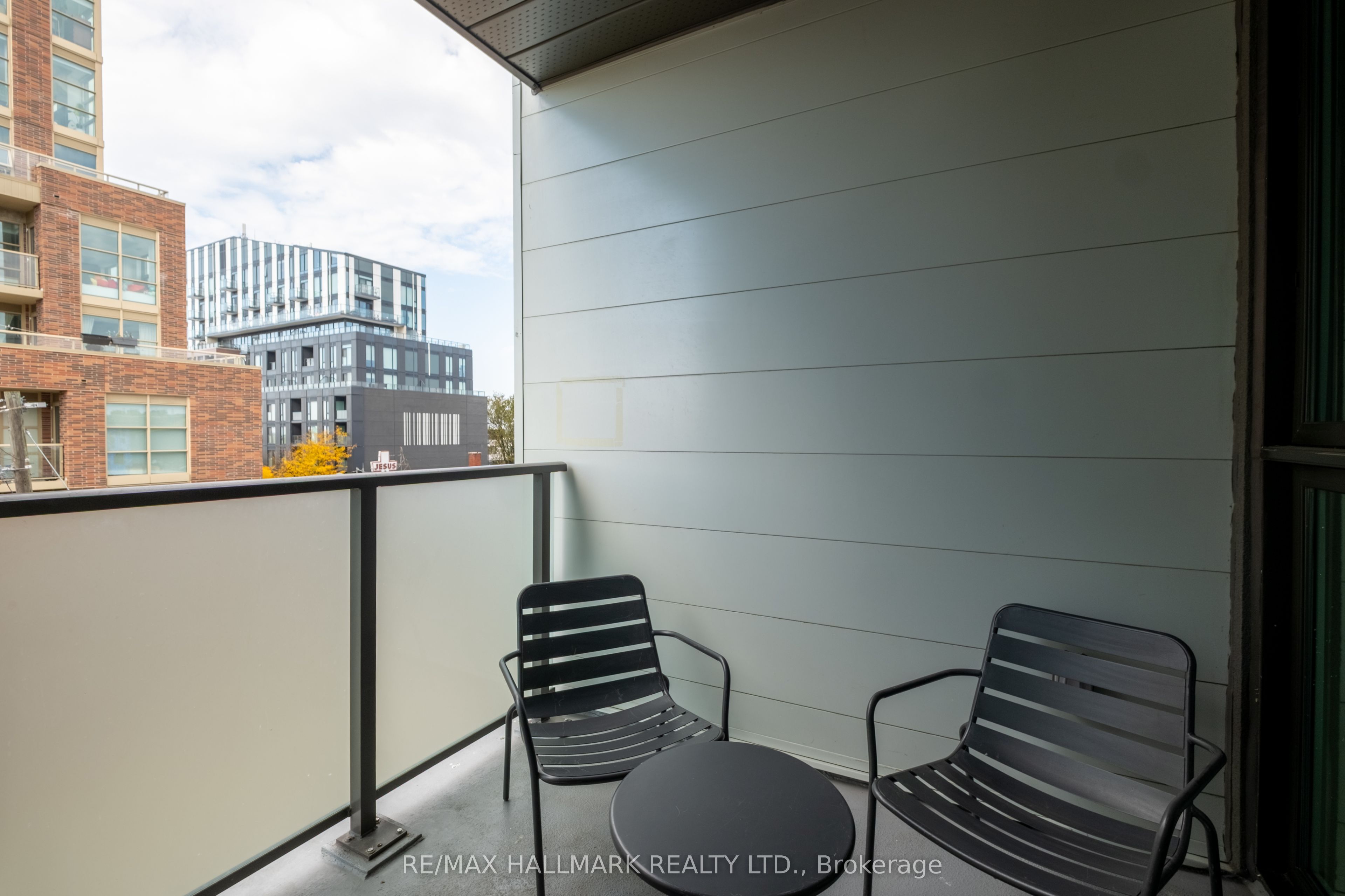 385 Osler Street N 406 Property Photo 32