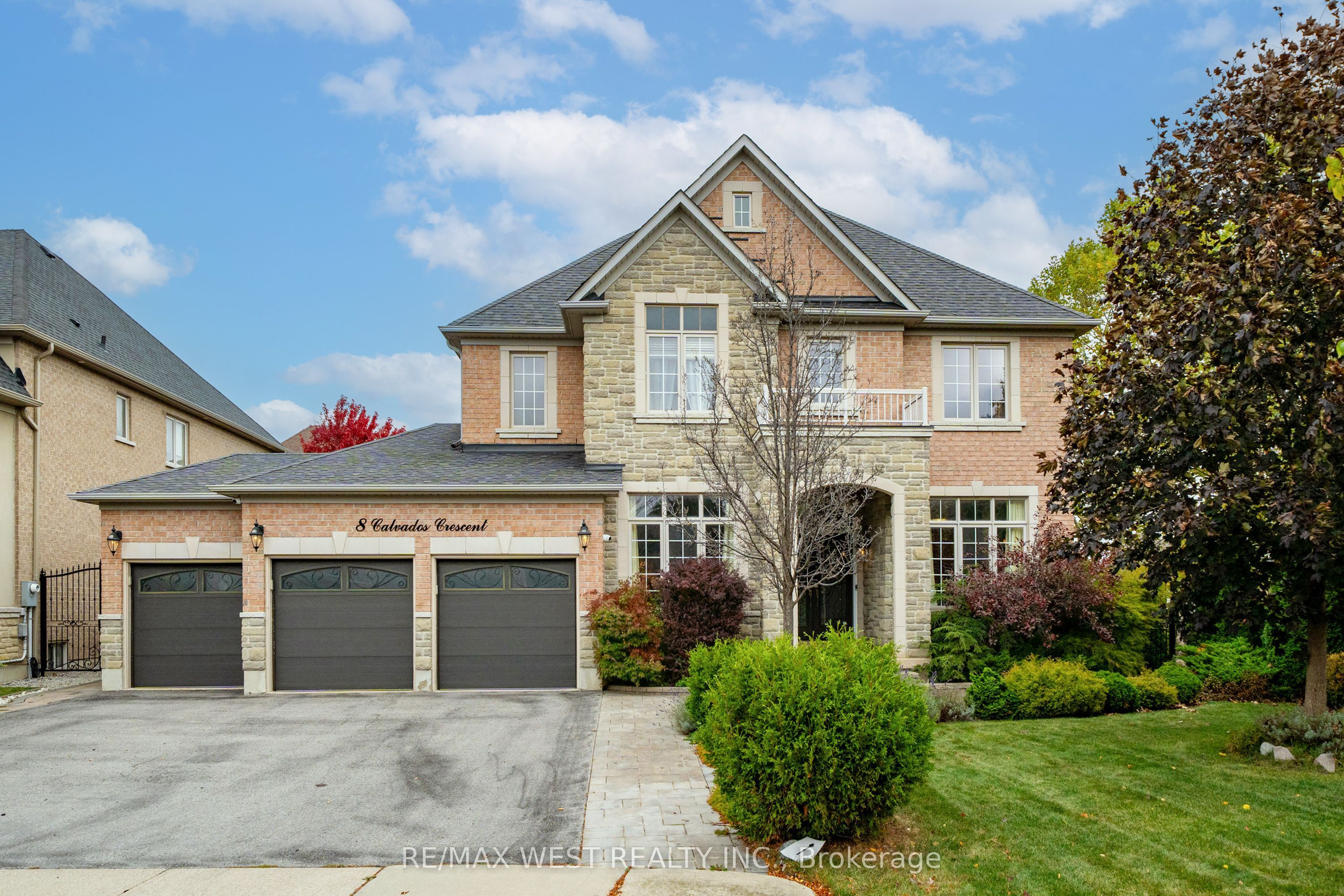 8 Calvados Crescent Property Photo 1