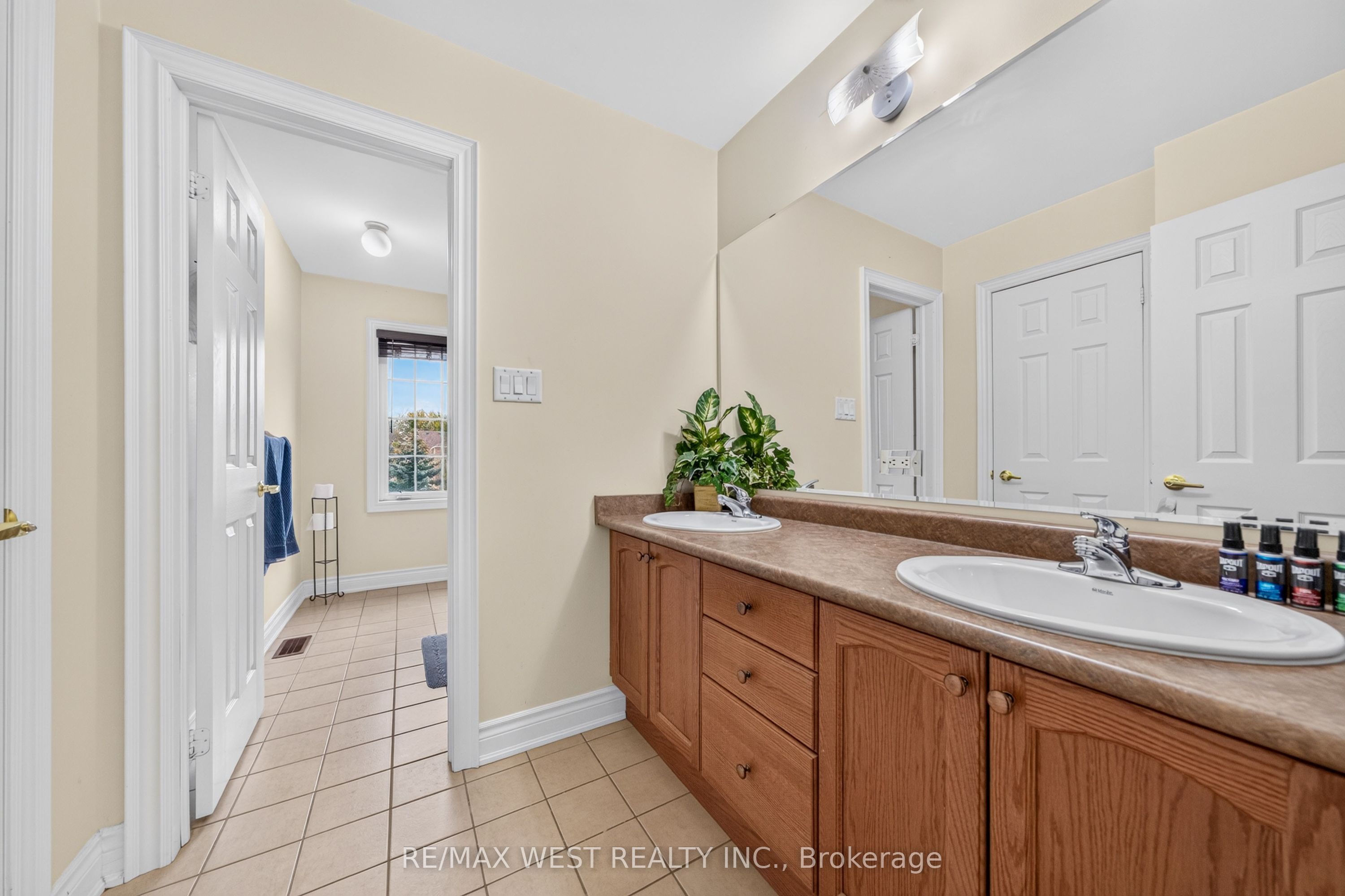 8 Calvados Crescent Property Photo 14