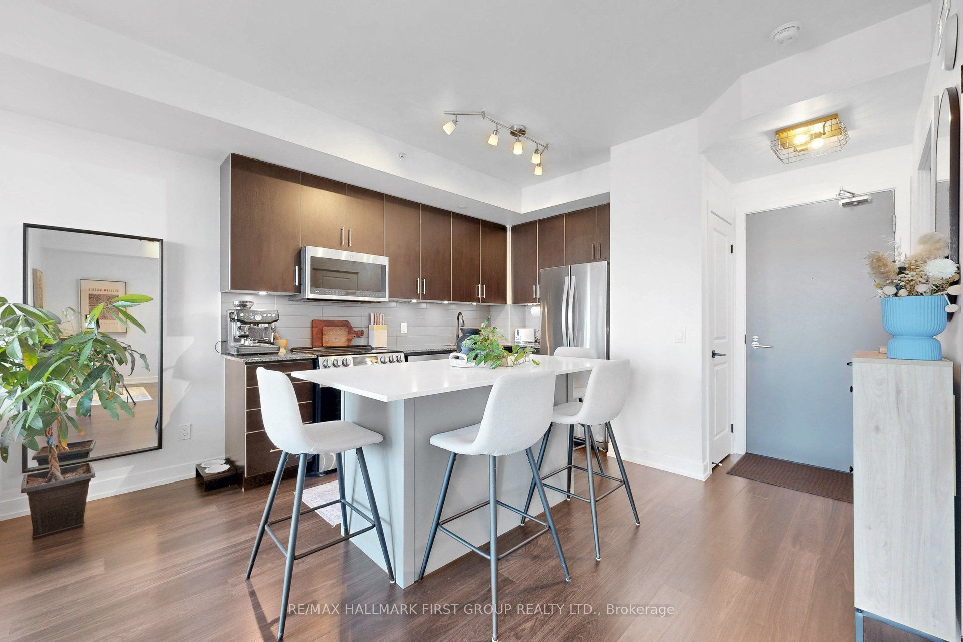 8 Fieldway Road 505 Property Photo 4