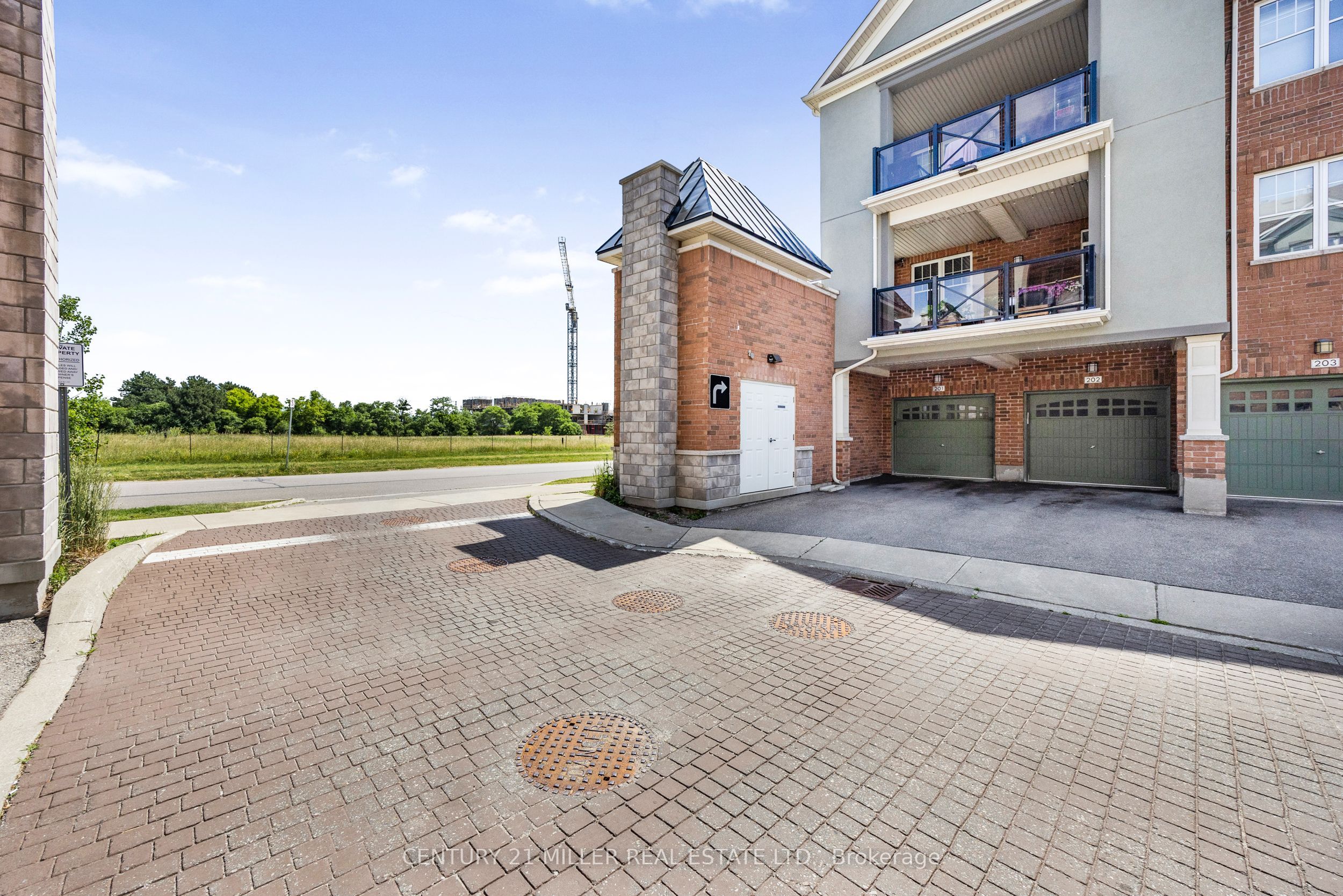 275 Roxton Road 201 Property Photo 3