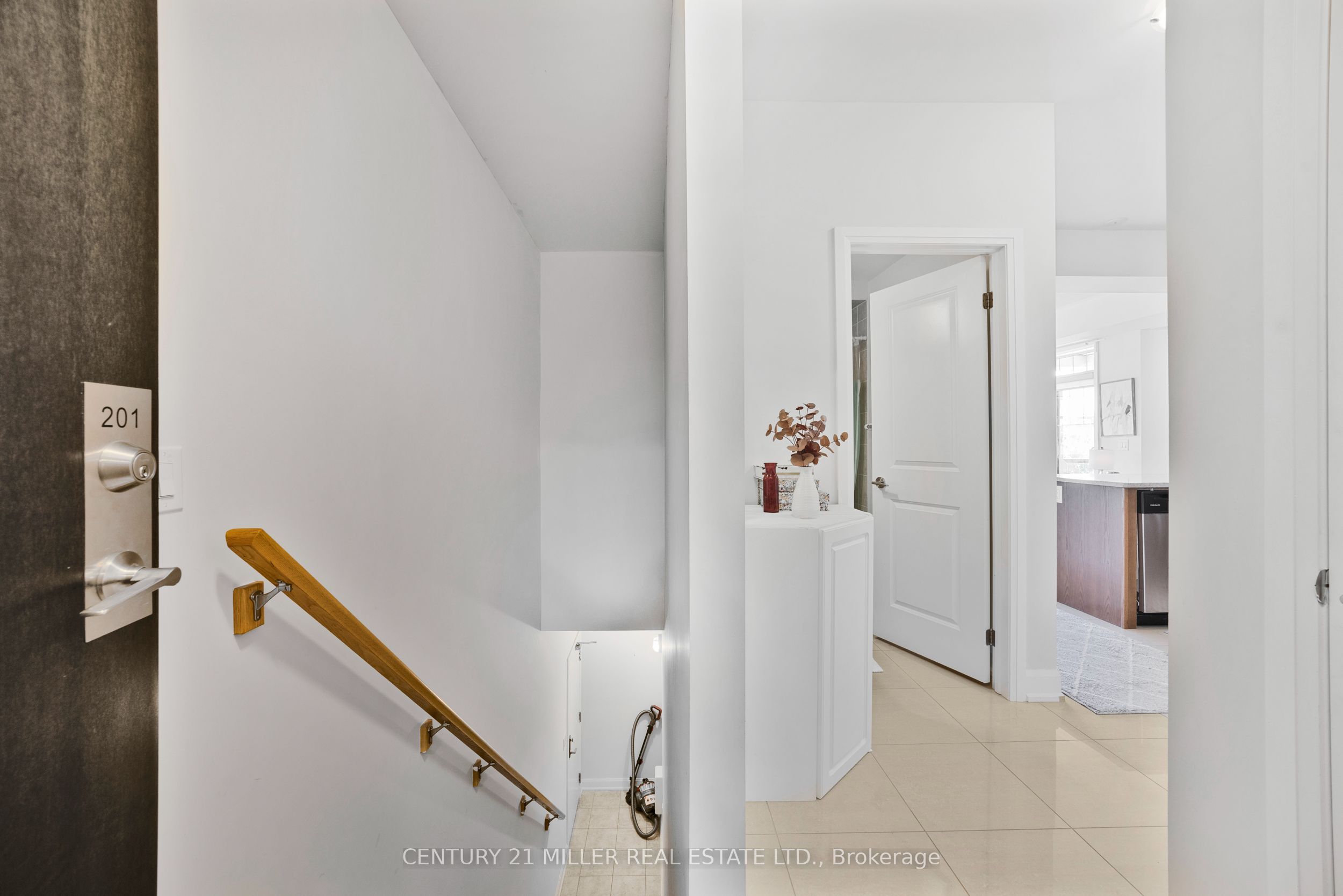 275 Roxton Road 201 Property Photo 8