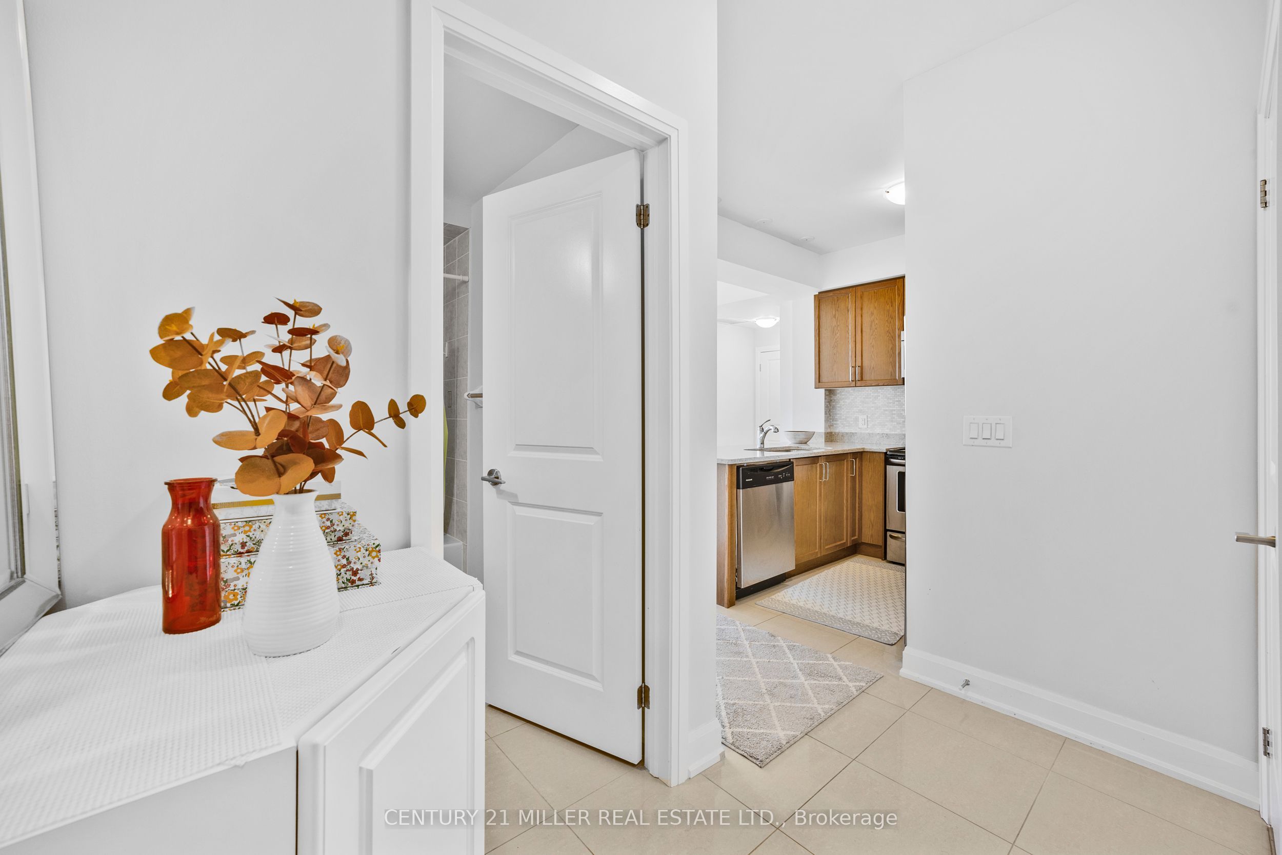 275 Roxton Road 201 Property Photo 9