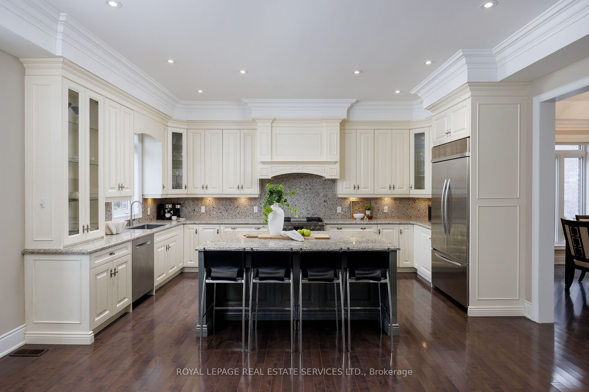 125 Paliser Court Property Photo 12